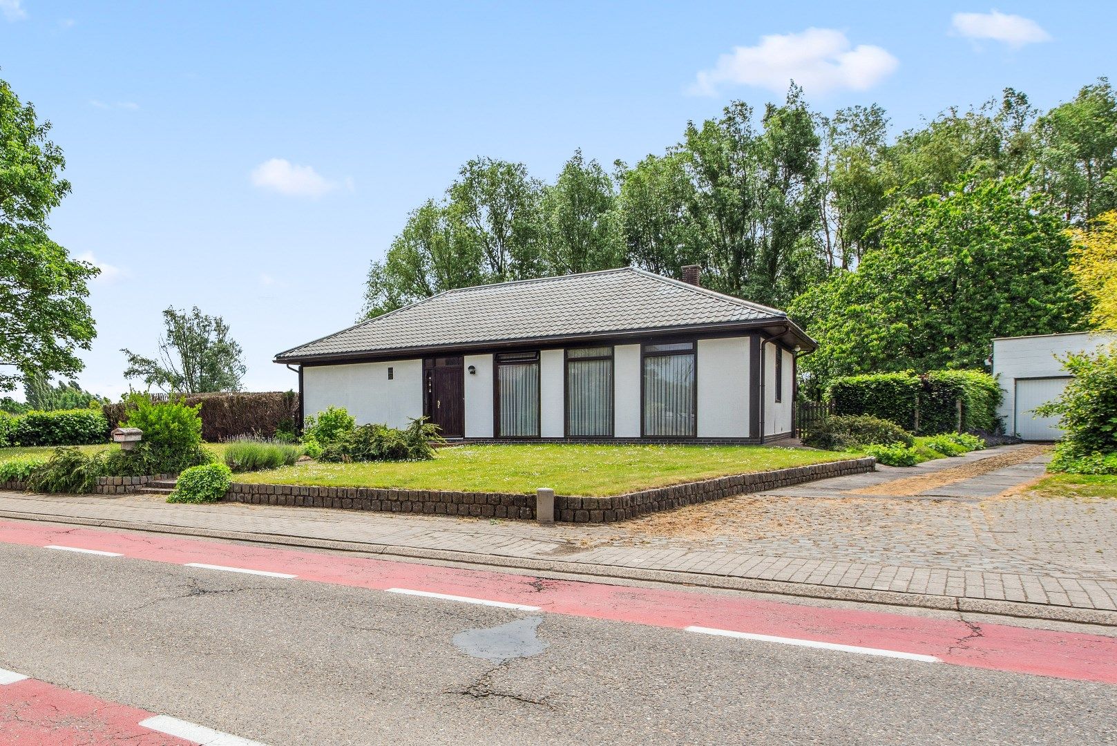 Hoofdfoto van de publicatie: Gelijkvloerse prefabwoning met tuin in het landelijke Oplinter (Tienen)