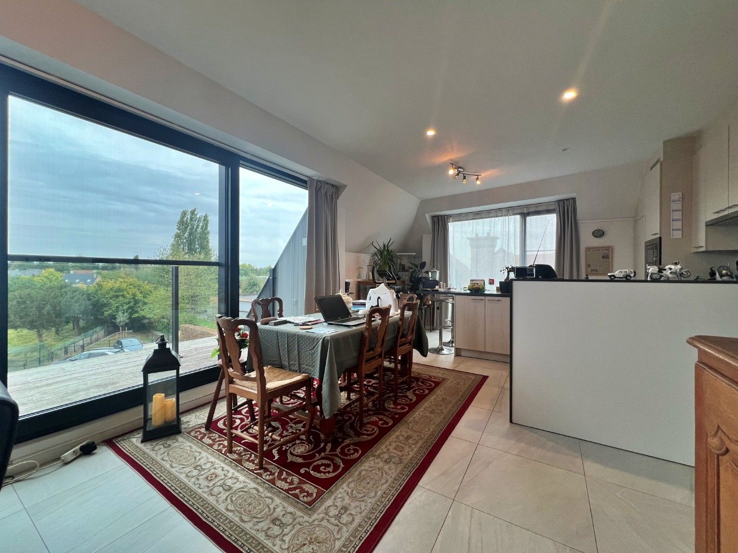 Recent 2-slaapkamer appartement met verschillende terrassen, een kelderberging en een parkeerplaats foto {{pictureIndex}}