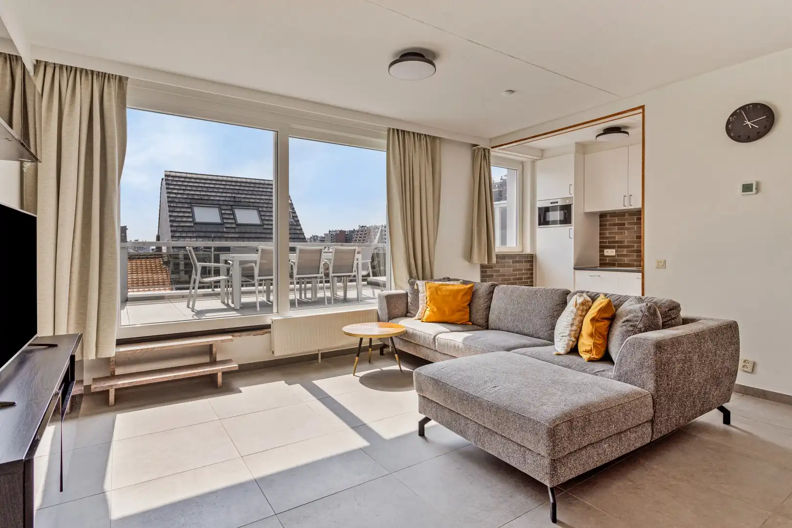 Ruim appartement met zeer groot zonneterras te Blankenberge foto 3