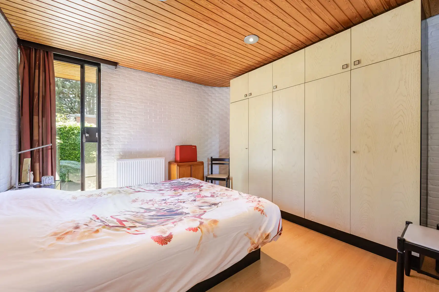 Laagbouwwoning met 3 slaapkamers op een perceel van 708m². foto 8