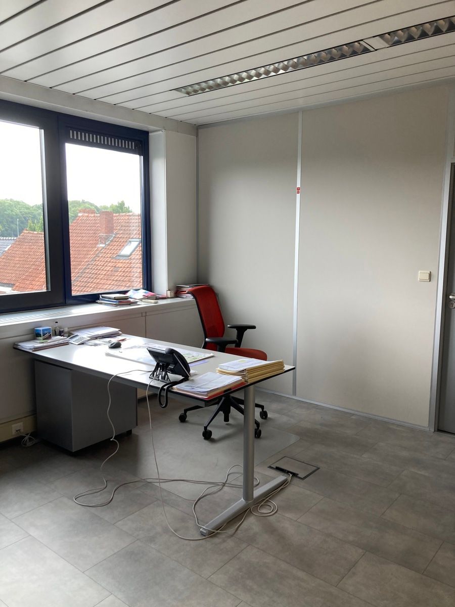 Ruime kantoorruimte te huur op toplocatie tussen Kortrijk centrum en ’t Hoge foto 6
