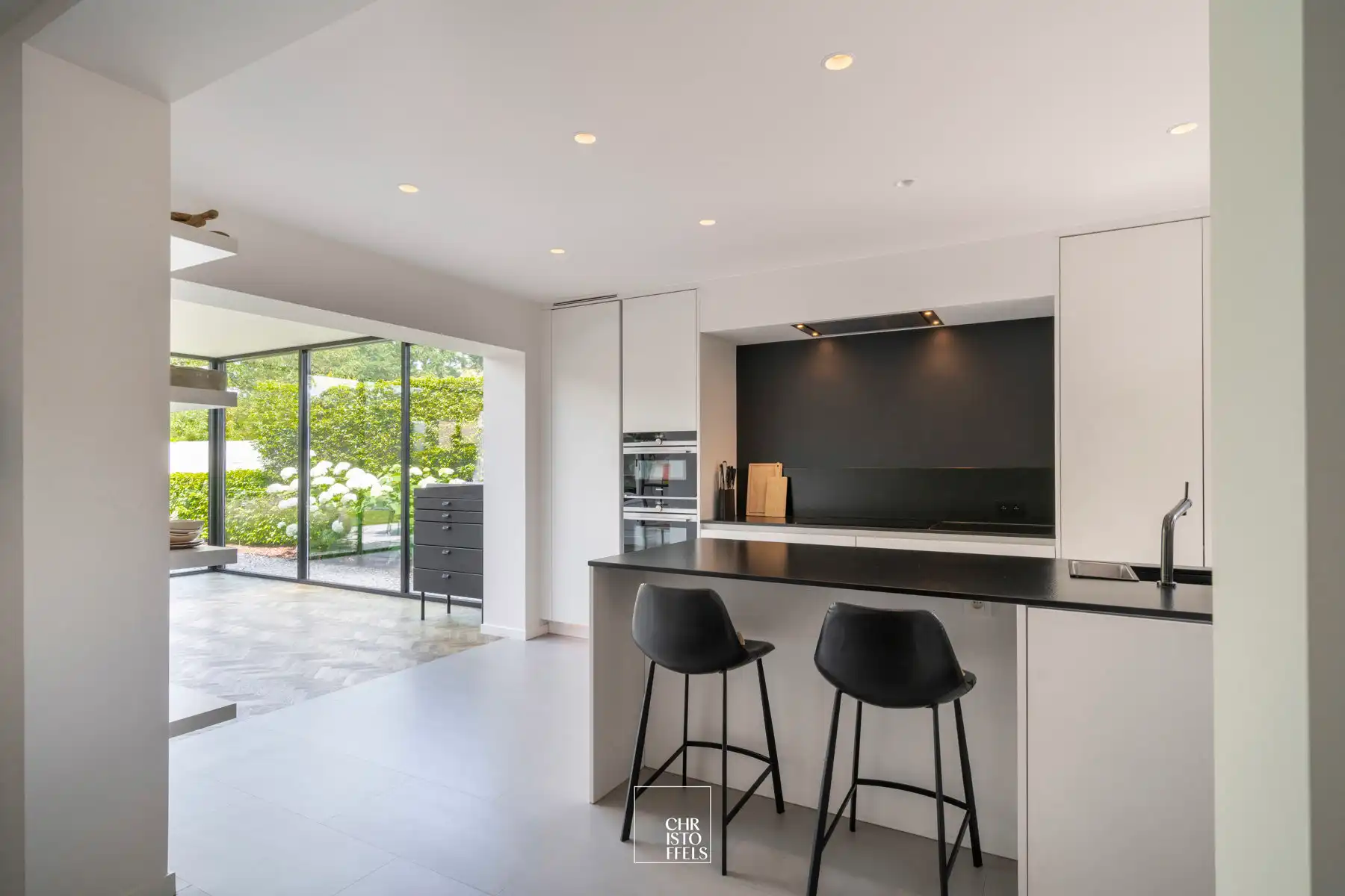 Eigentijdse gerenoveerde villa op een riant perceel van 1.986 m² foto 20
