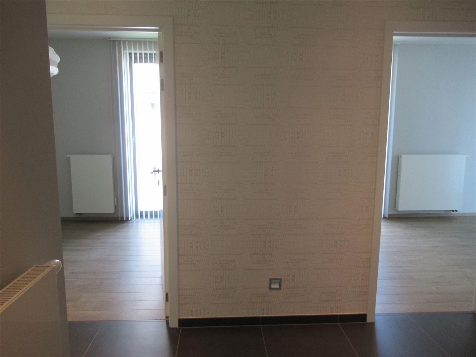 Appartement met 2 slpk's, terras en garage in centrum van Sint-Truiden. foto 2