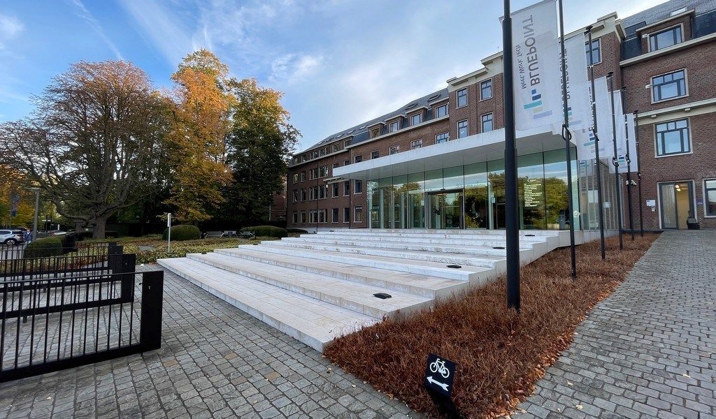 Full-service kantoorruimte in BluePoint Business Center foto 2