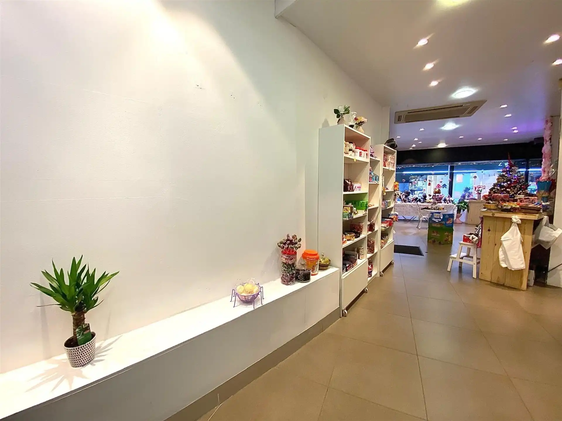 Handelspand op toplocatie nabij de Grote Markt foto 6