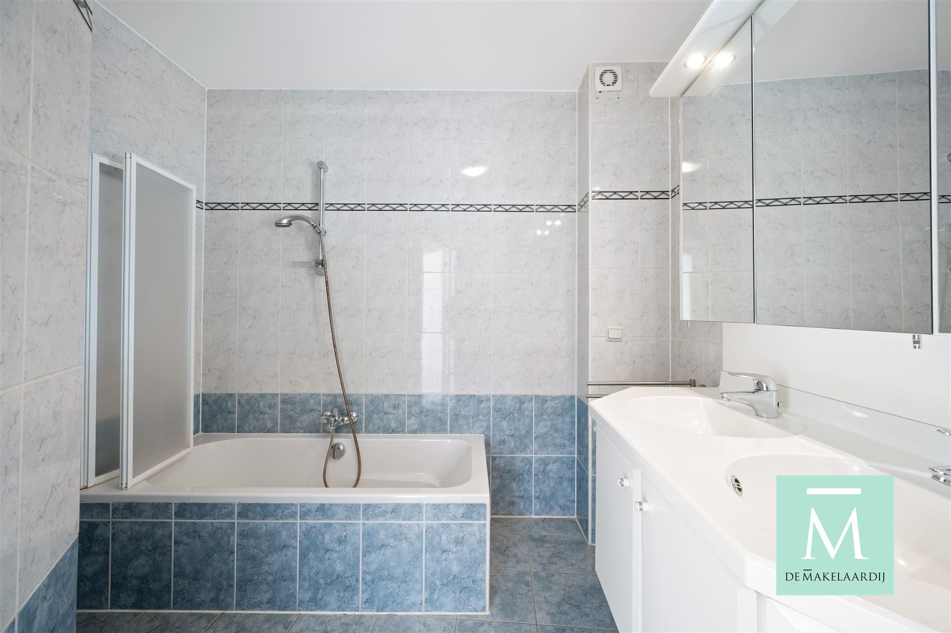 Comfortabel appartement in centrum Waarloos foto 12