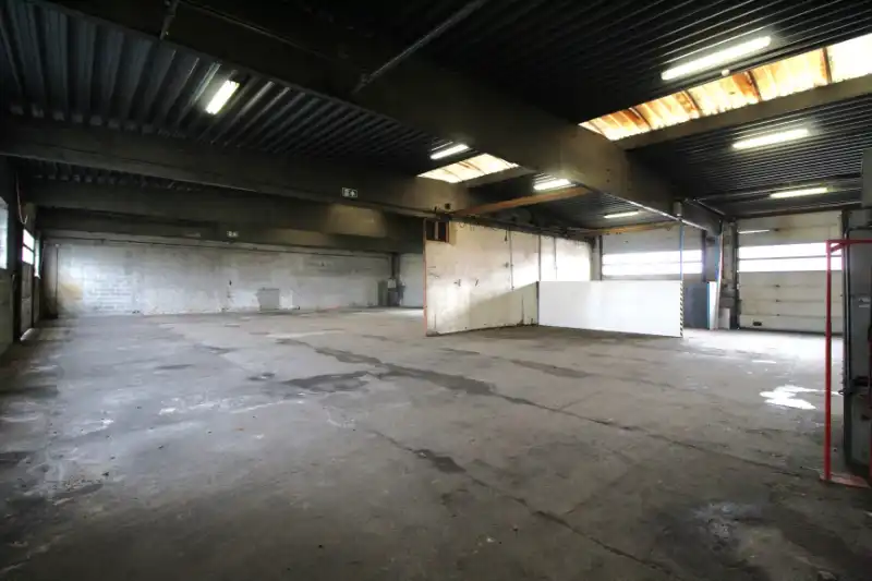 Opslagplaats te huur nabij oprit autostrade te Izegem foto 3