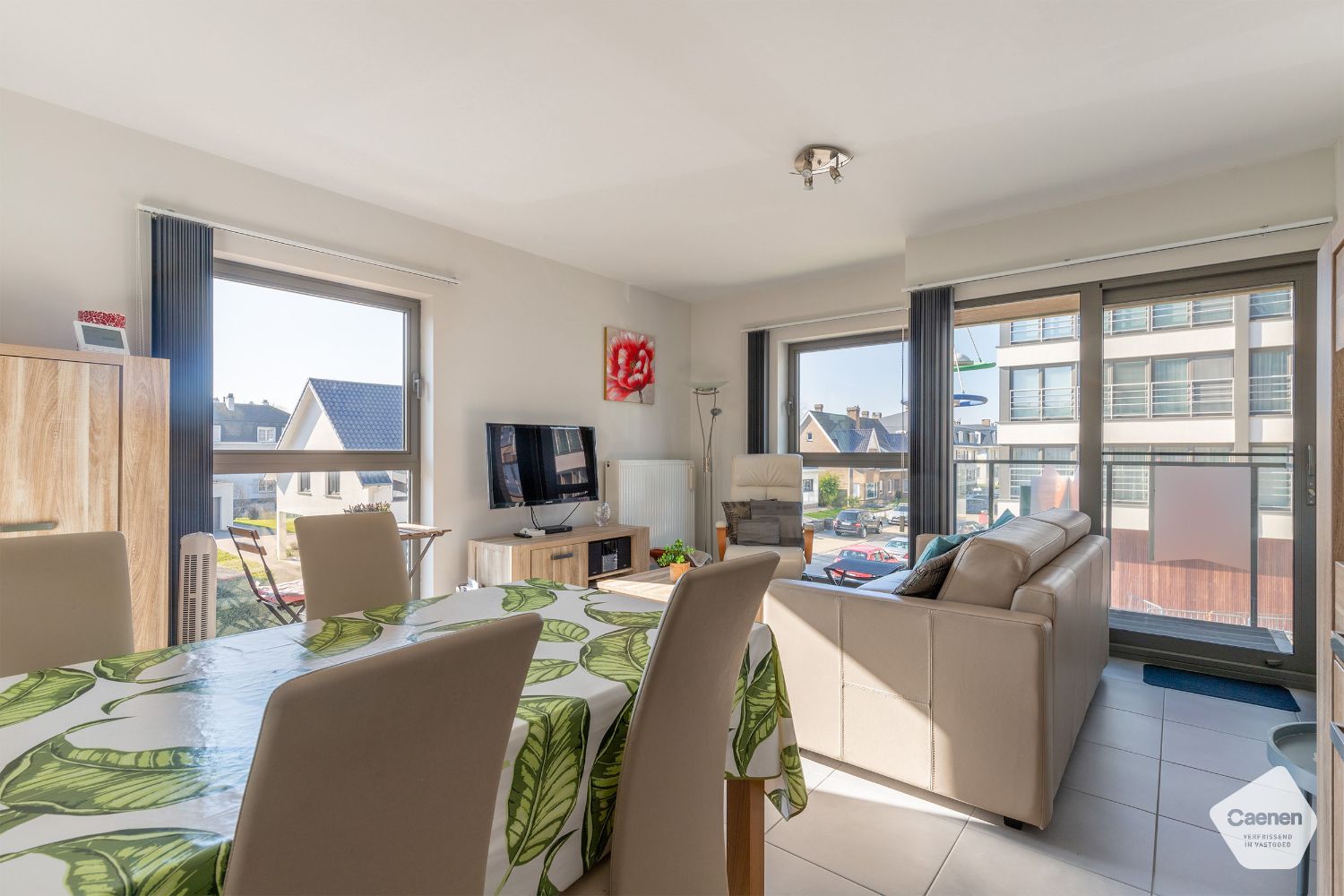 Instapklaar twee slaapkamerappartement met lateraal zeezicht foto 6