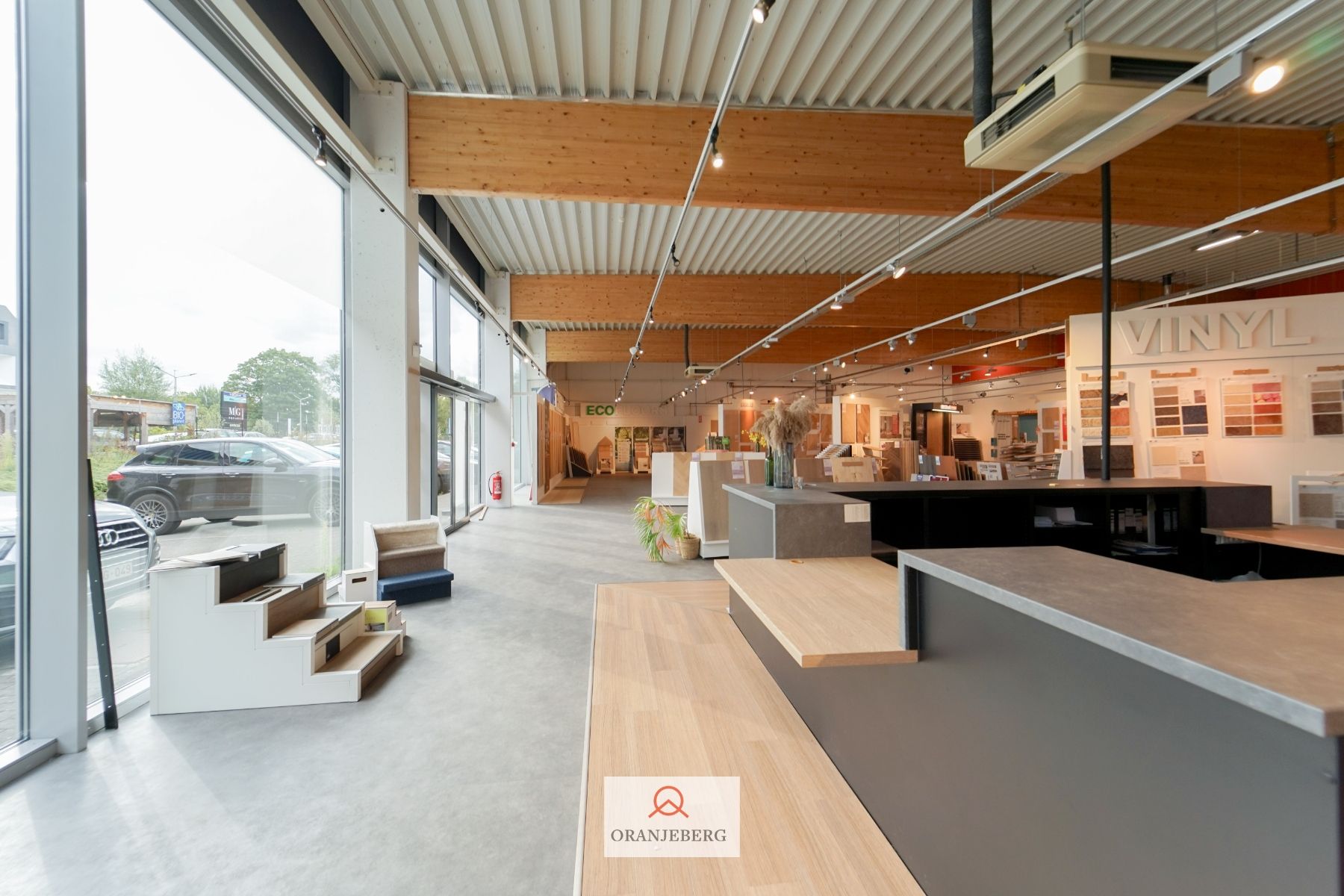 In de schaduw van de IKEA: winkel-magazijn van 750 m² +P! foto 28