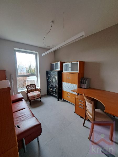 BEMEUBELDE woning met 3 slaapkamers, tuin en carport. foto 19