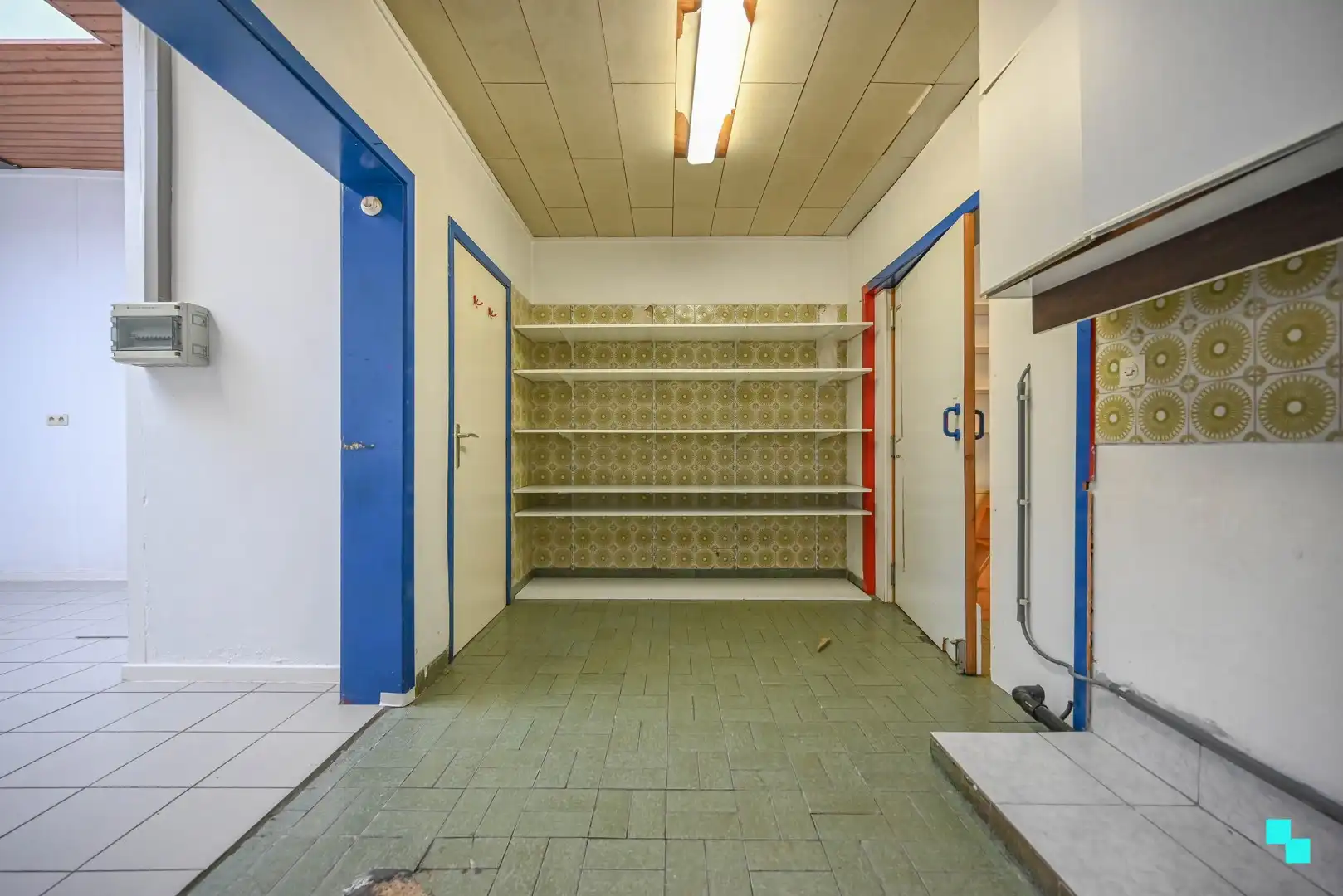 Te renoveren karaktervol handelspand in centrum Waregem foto 9