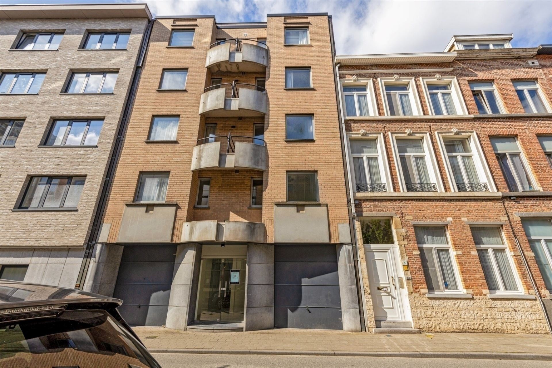 UNIEKE INVESTERINGSOPPORTUNITEIT VAN 2 VOLLEDIGE GERENOVEERDE 1-SLAAPKAMER APPARTEMENTEN foto 2