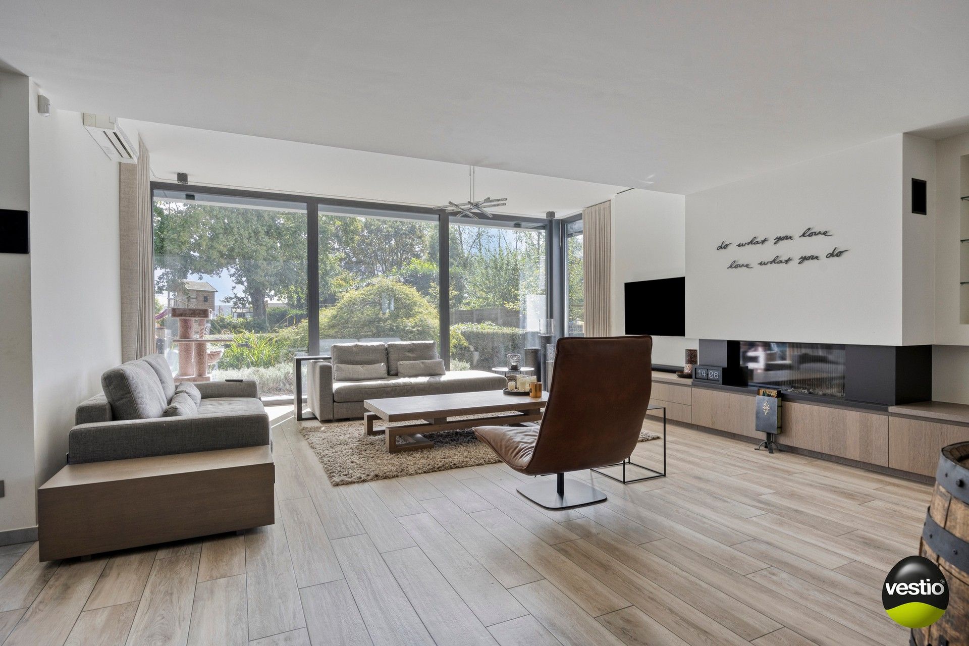 Luxueuze open bebouwing op mooi perceel van ca. 30 are. foto 3