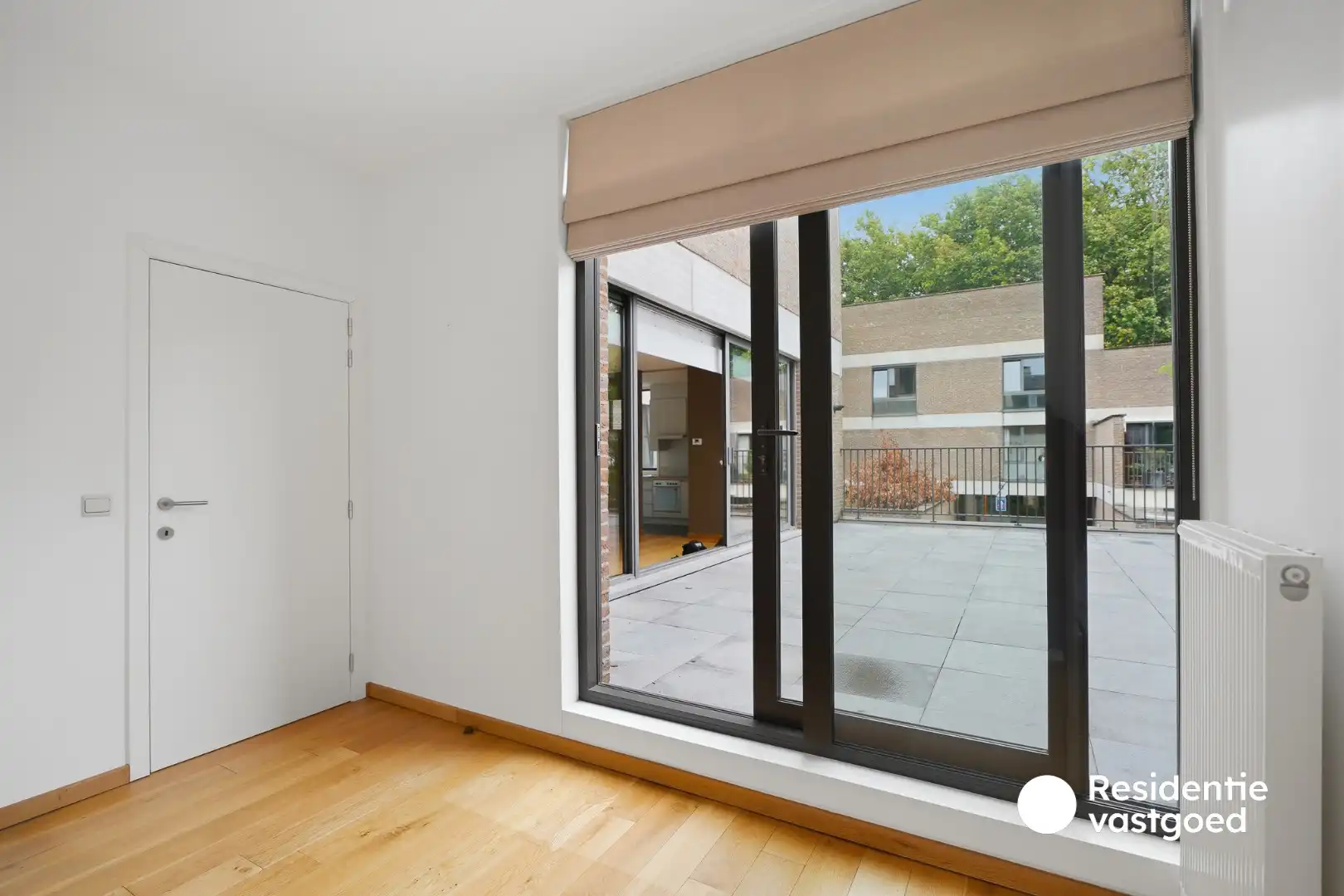 Ruim appartement met staanplaats en terras (46 m²!) aan het Koningin Astridpark foto 8