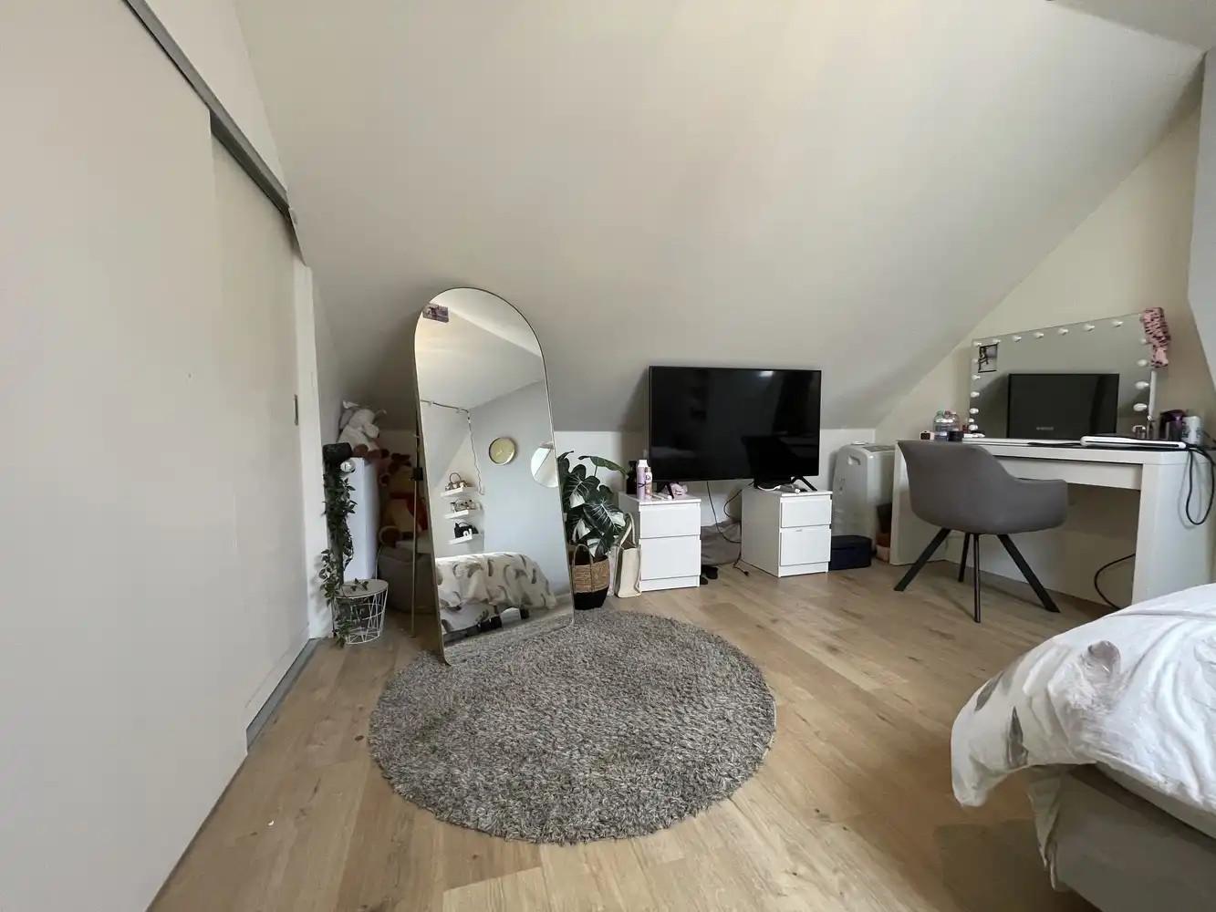 Verrassend ruime en volledig gerenoveerde woning met 3 slaapkamers en tuin foto 20