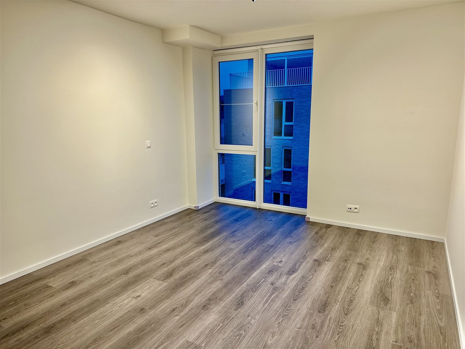 App met 2 slpk en ondergrondse  parkeerplaats foto 2