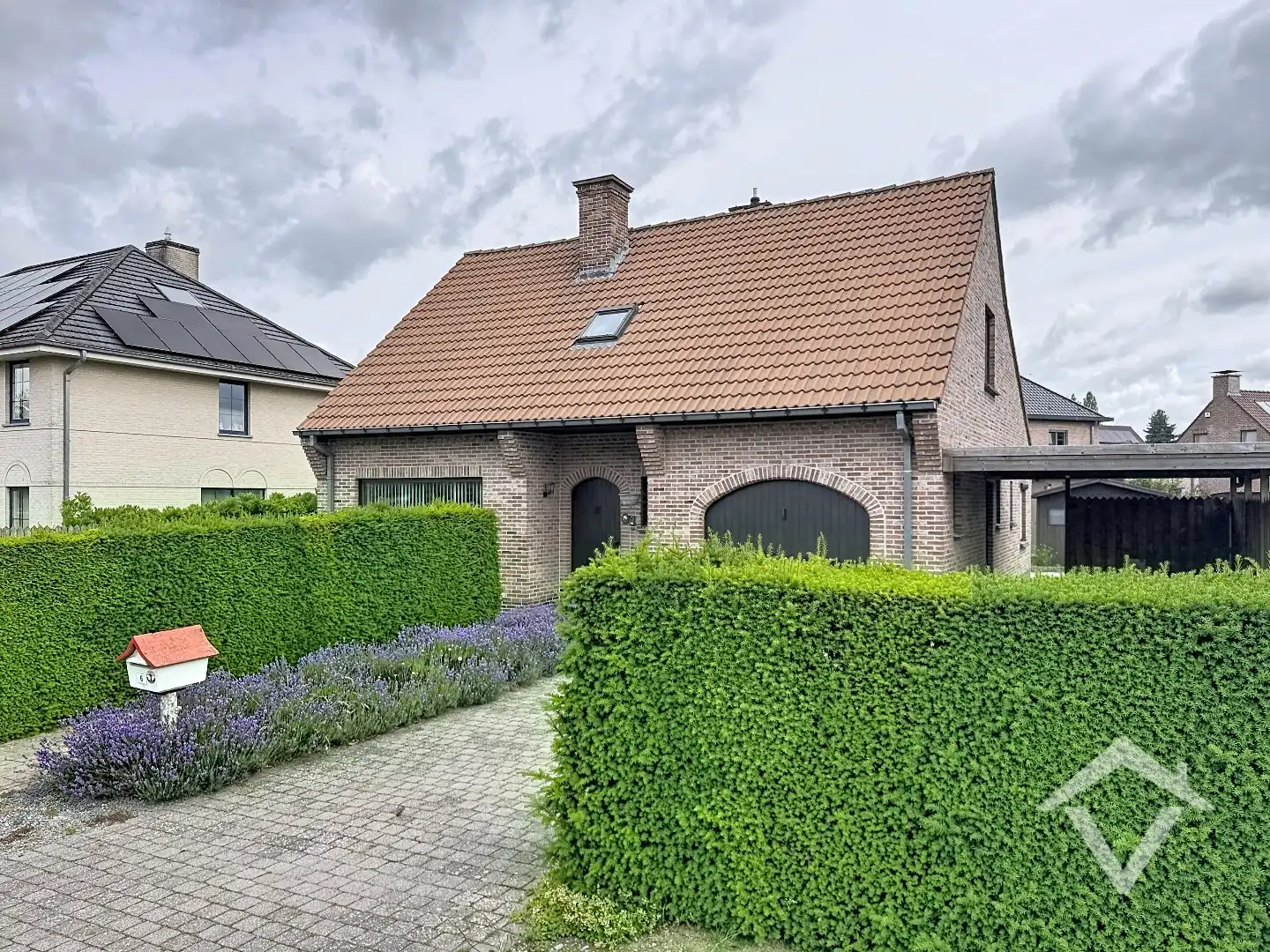 Instapklare gezinswoning met garage, carport en zonnige tuin in Scheldewindeke (Oosterzele) foto {{pictureIndex}}