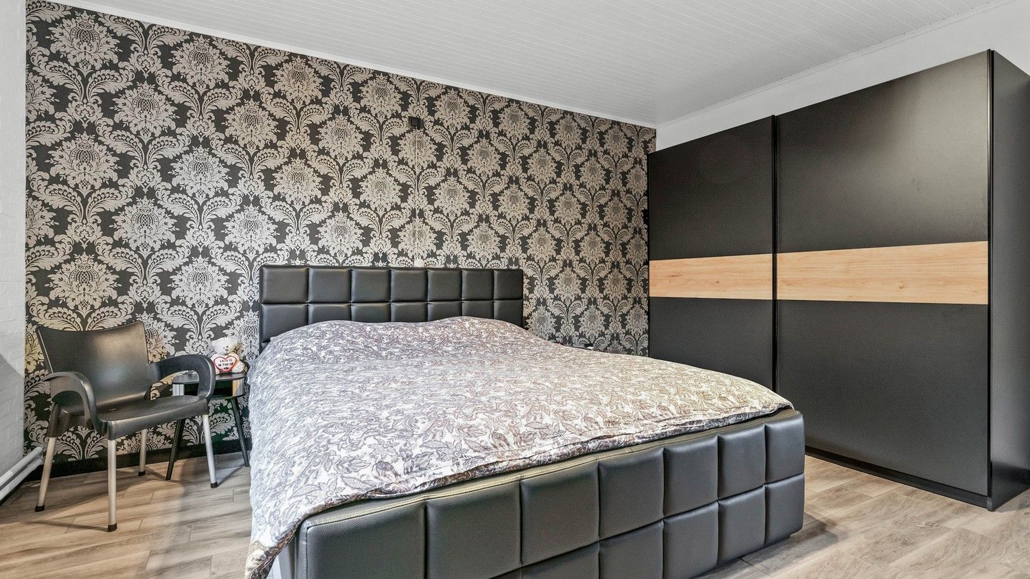 Woning met 2 slaapkamers, ruime garage en tuin foto 13