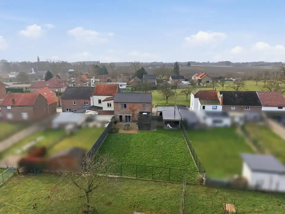 KNAP GERENOVEERDE GEZINSWONING MET 3 SLKS, TUIN EN CARPORT IN JEUK foto 3