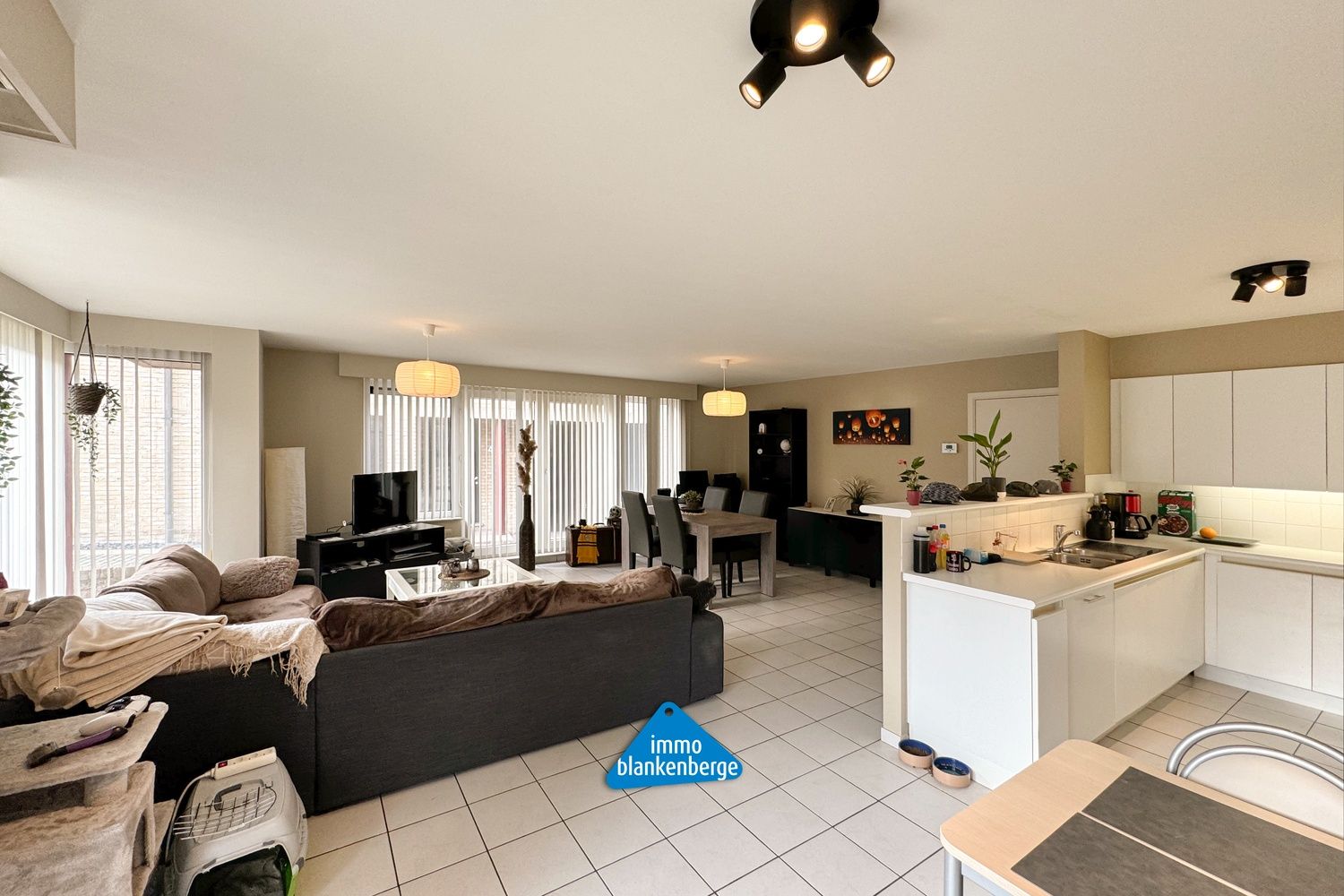 Ruim gelijkvloers appartement met voortuin en autostaanplaats foto 5