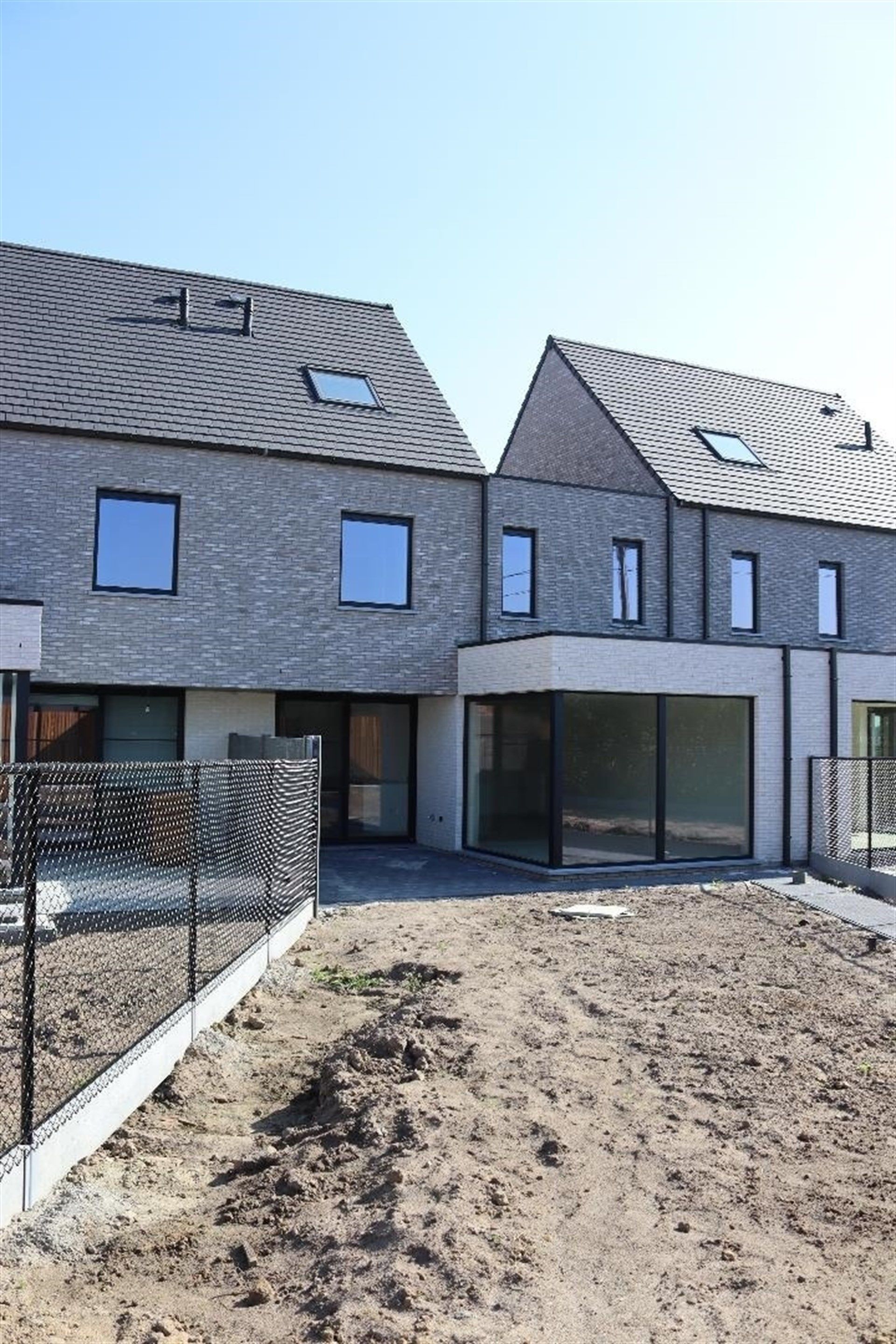 Ruime energiezuinige nieuwbouw woning op gunstige ligging. foto 14