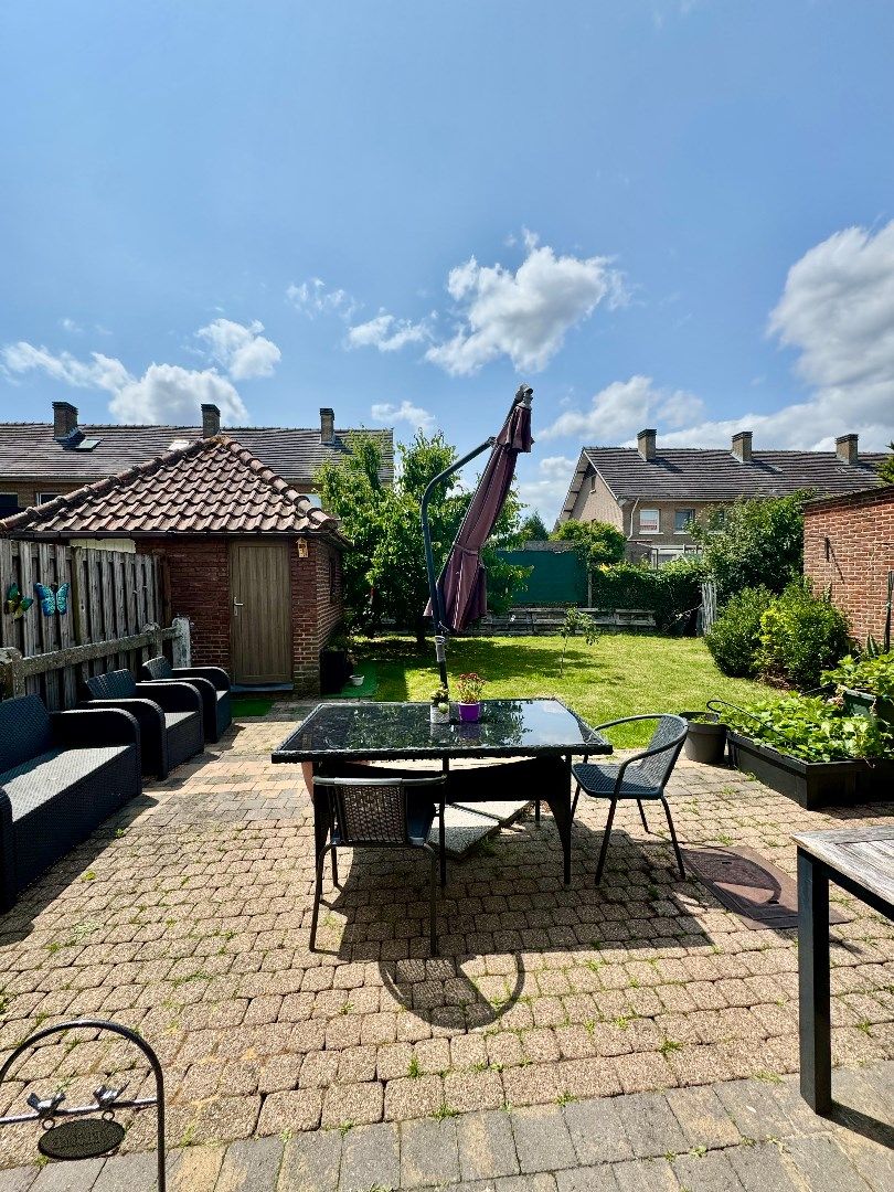 Te koop halfopen woning met garage foto 23
