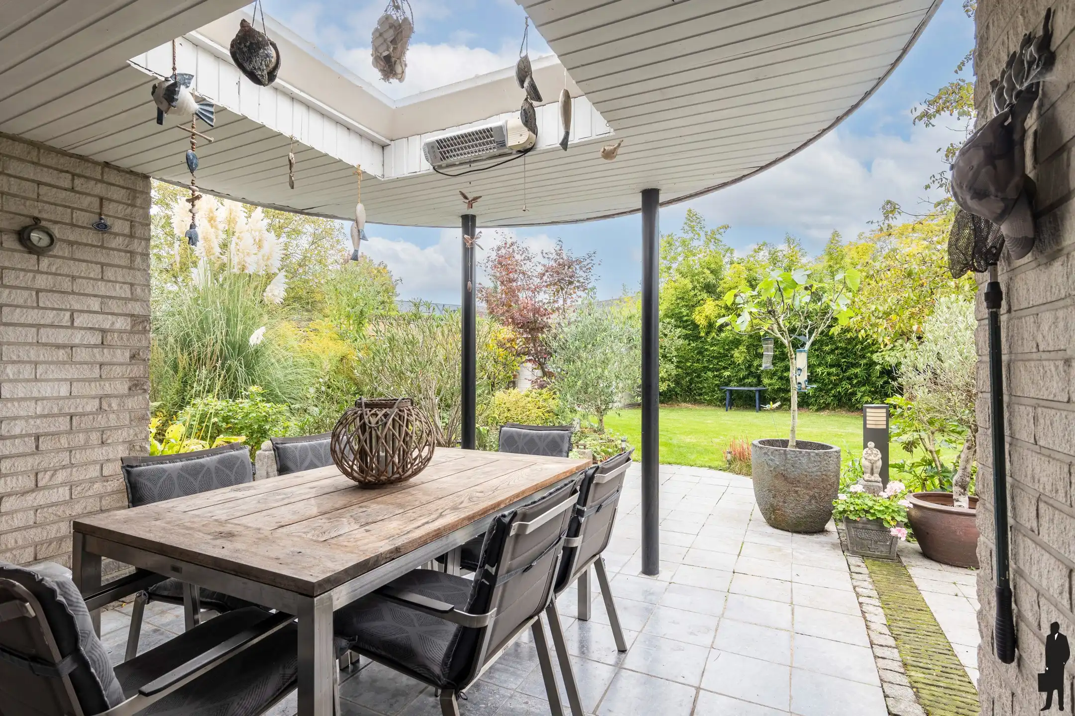 Instapklare gezinswoning met 3slks, tuin en garage op 563 m² foto 25