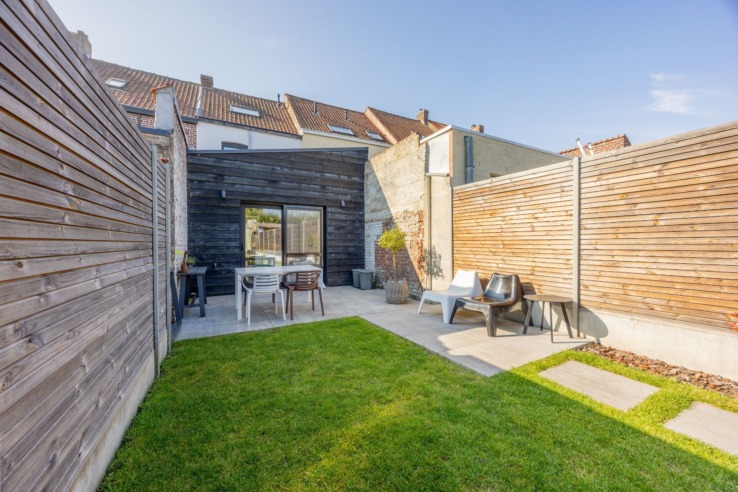 GERENOVEERDE WONING MET TUIN EN UITWEG foto 14
