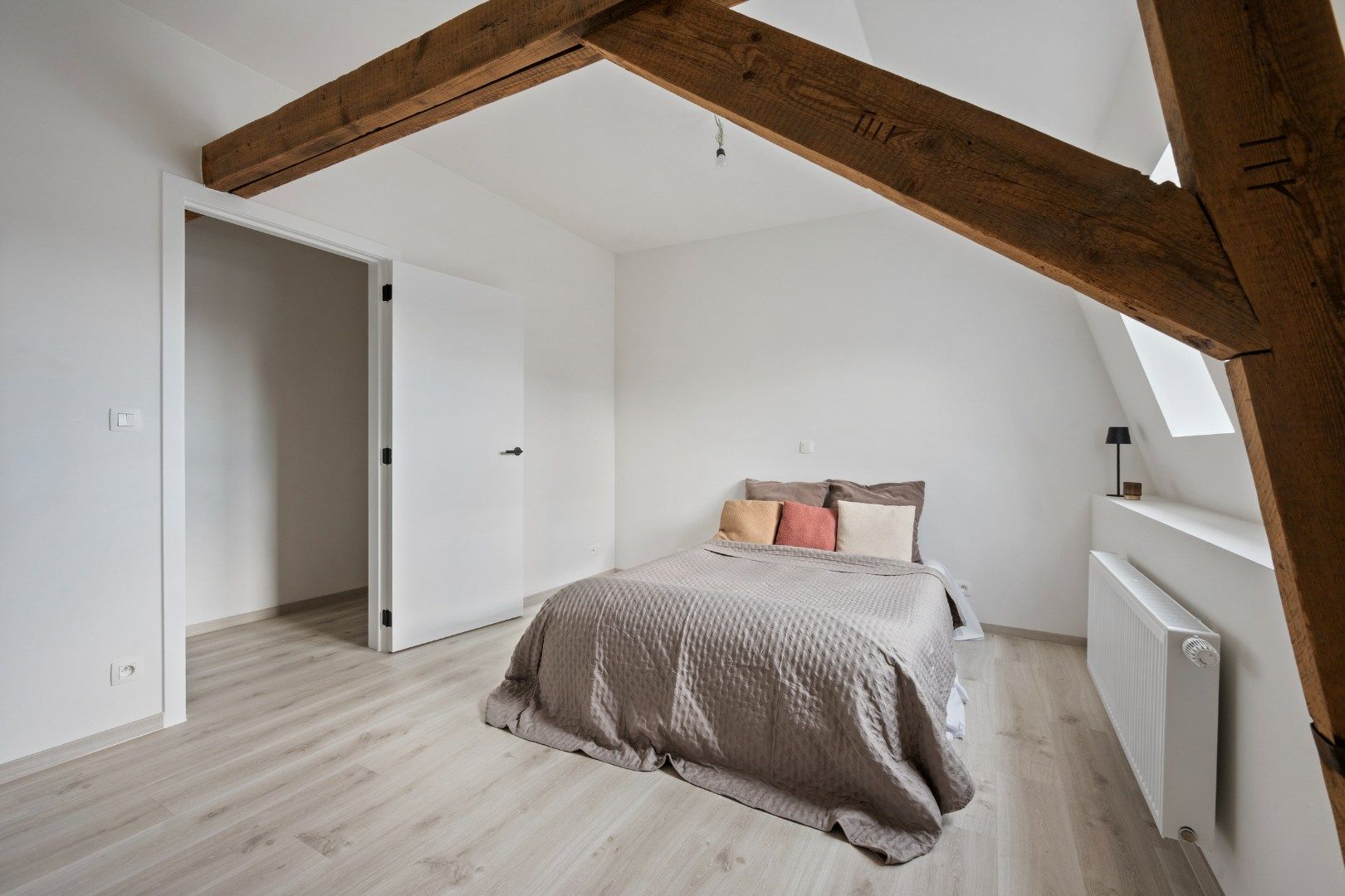 GERENOVEERDE WONING MET 3 SLPKS EN TUIN foto 22