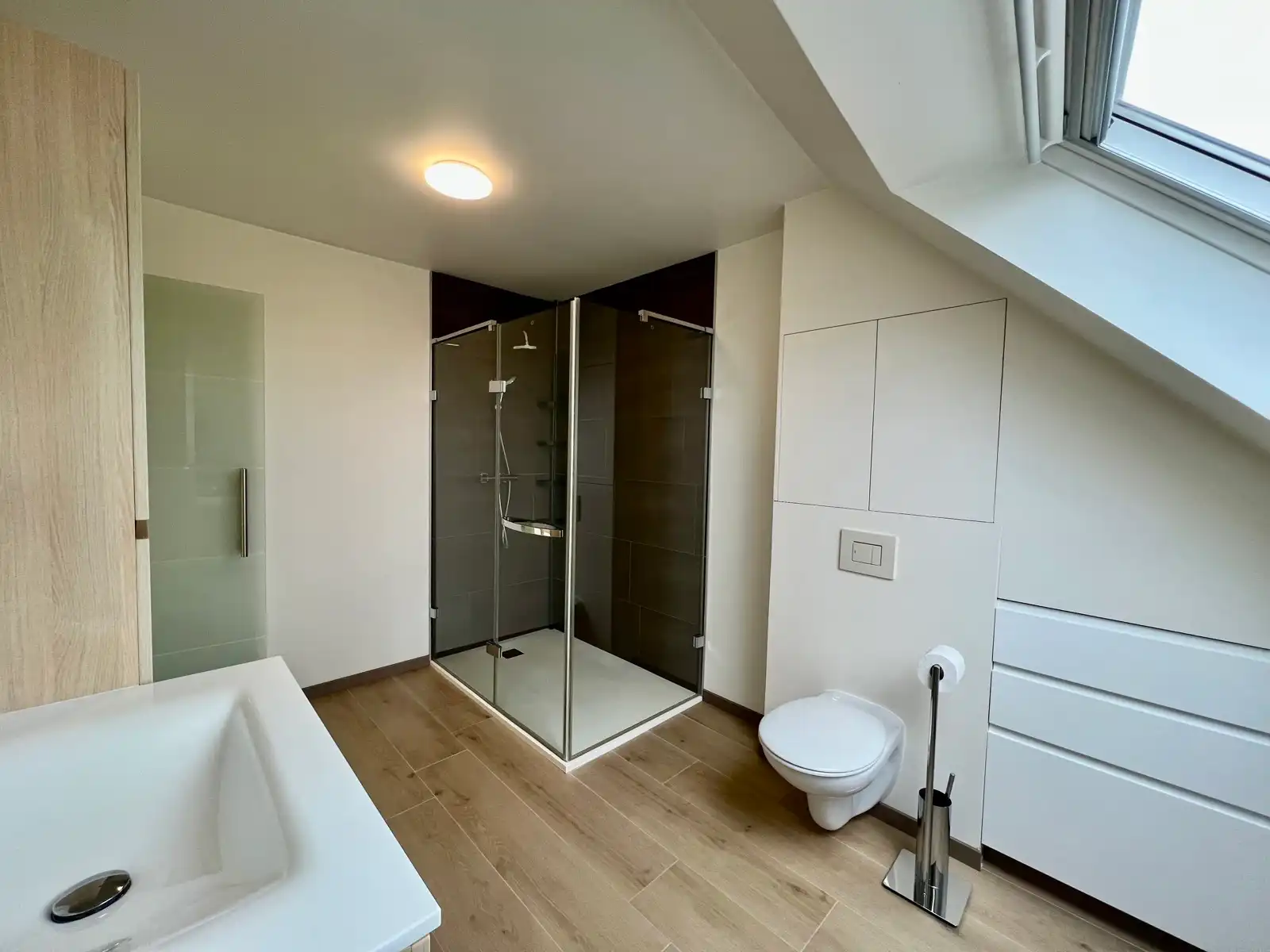 Ruime woning met 6 slk, 2 badk, 2 keukens en dubbele garage foto 26