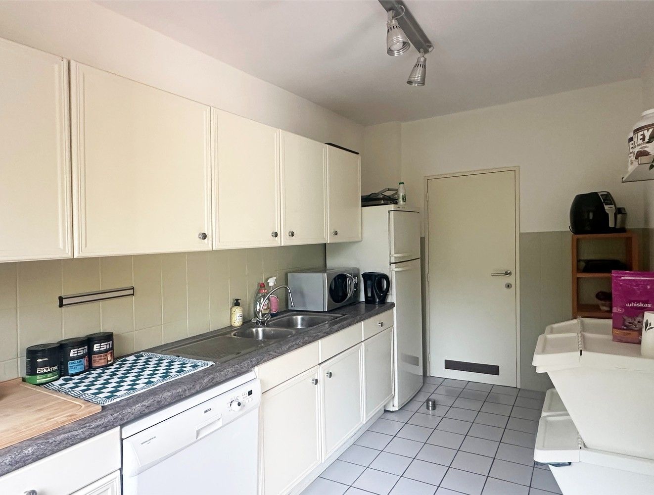 Gunstig centraal gelegen 2-slaapkamerappartement met garagebox foto 5
