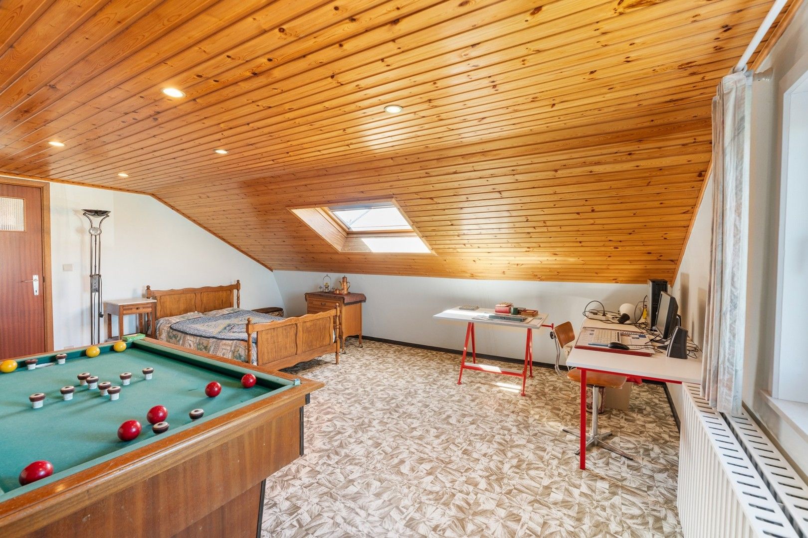 Ruime alleenstaande villa-bungalow met zongerichte tuin en garage foto 13