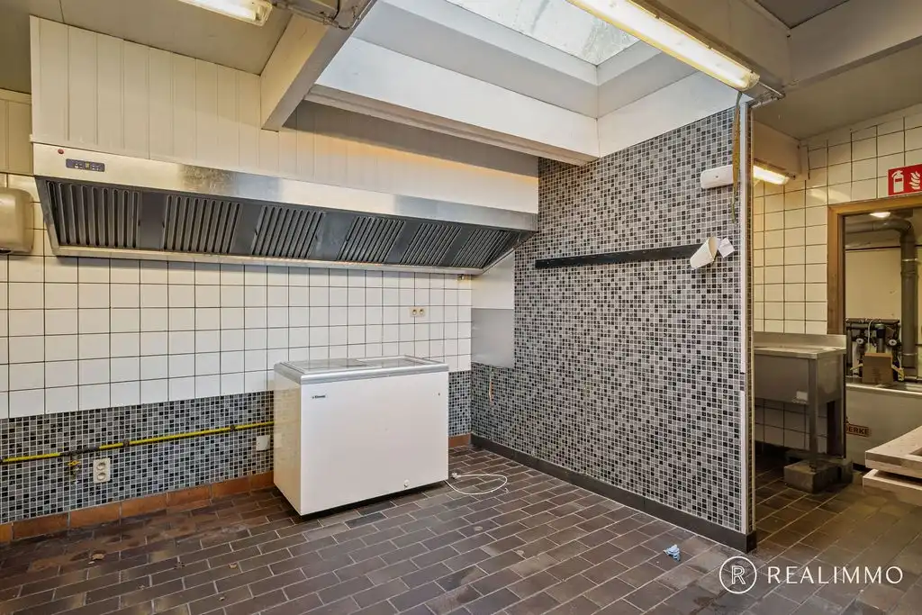DE TOREN - Iconische horecazaak midden in het Kluisbos foto 9