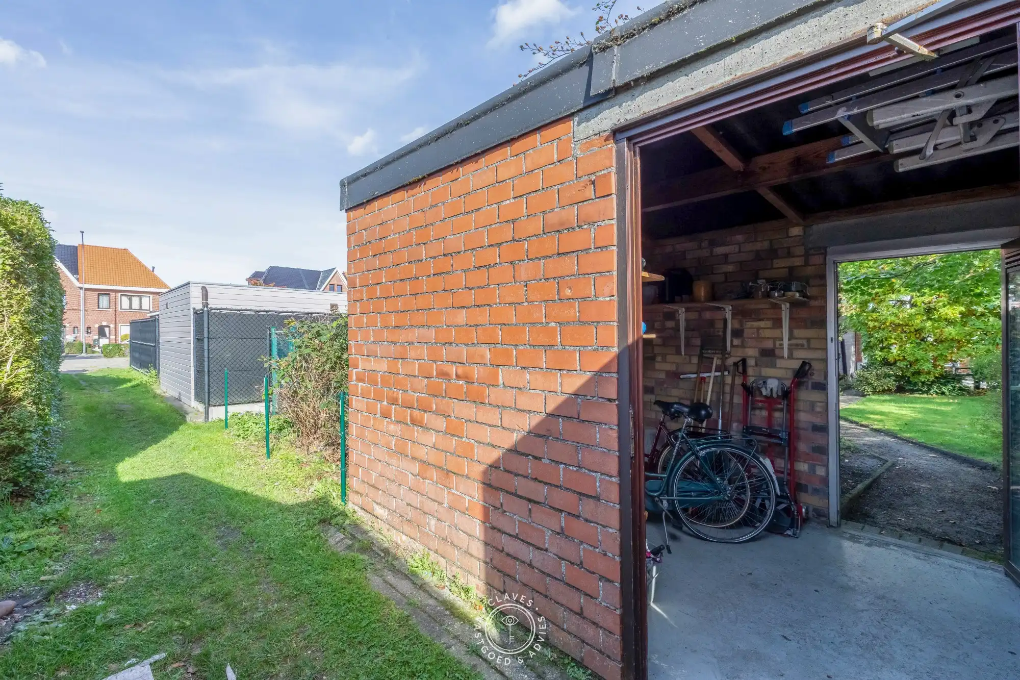 Gezellige gezinswoning met achteruitweg foto 10