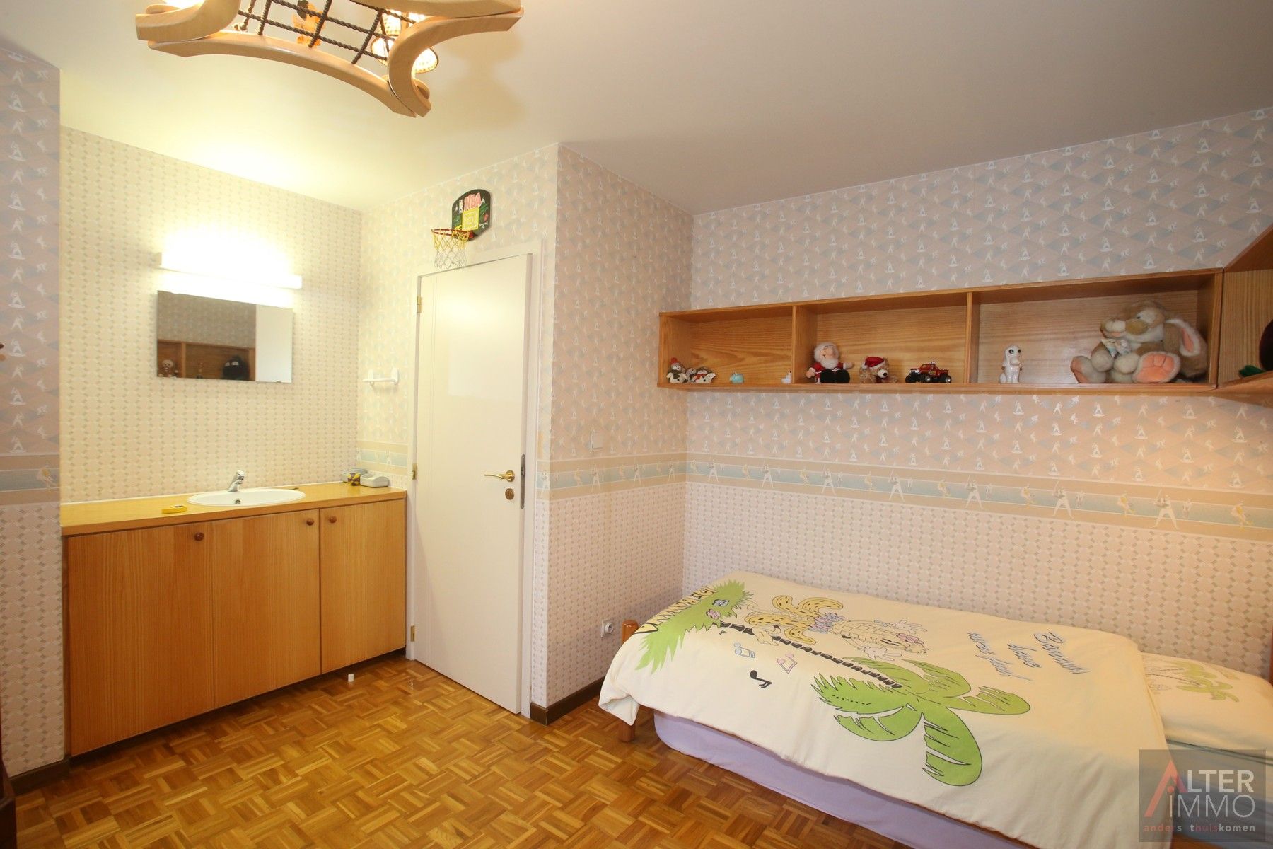 Uitzonderlijke woning op een uitstekende locatie. Top onderhouden,  4/5 slaapkamers op een extra breed (41,5m) perceel van ca. 20 are vlakbij Zolder centrum - prachtige tuin! foto 23