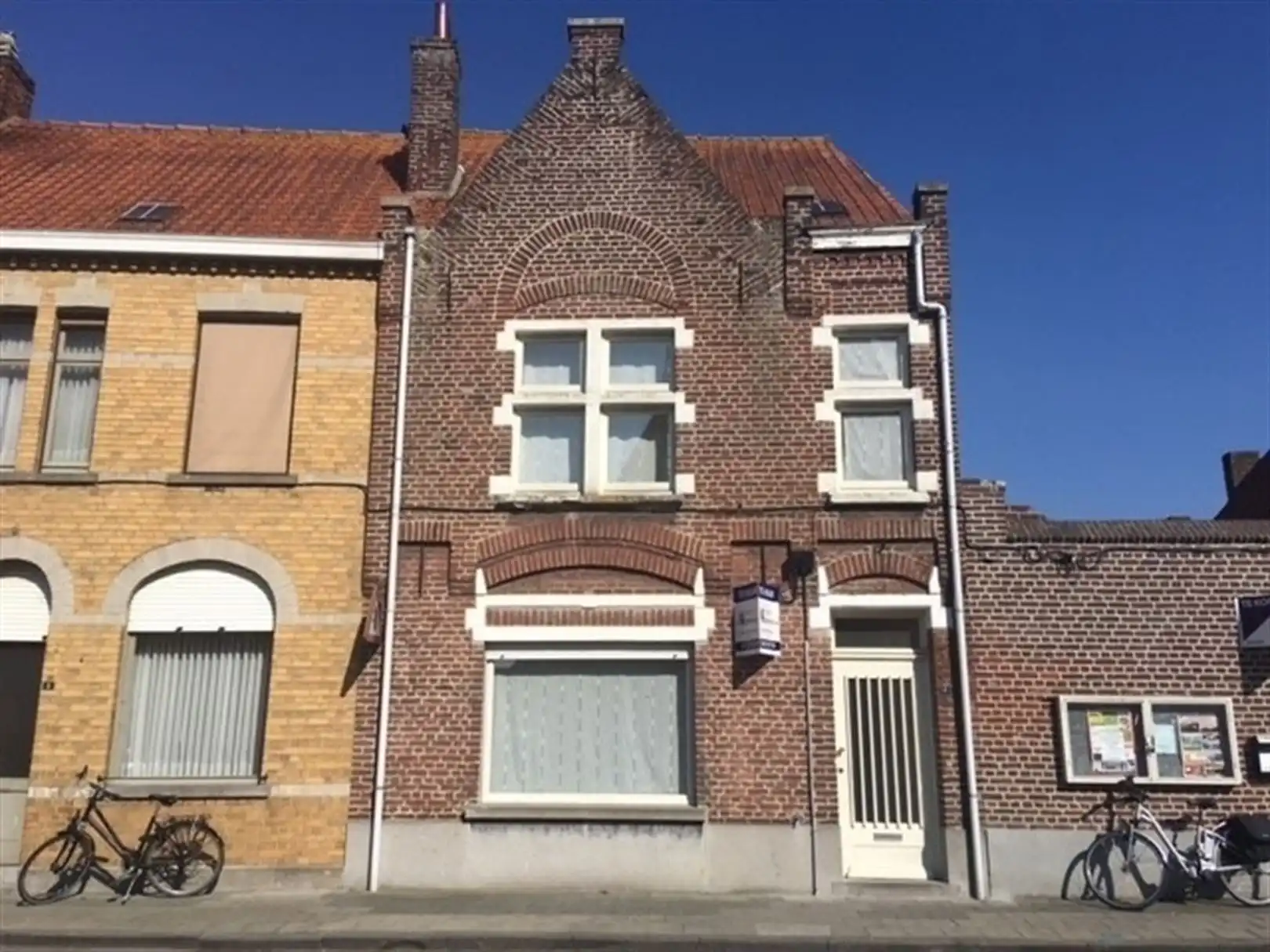 Rijwoning met 3 slaapkamers foto {{pictureIndex}}