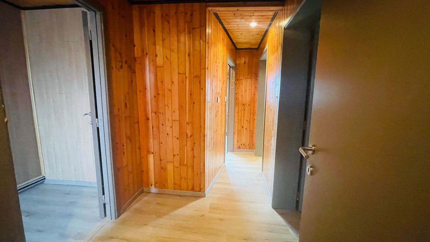 Centraal gelegen woning met 3 slpks, ruime volumes en zonnige buitenruimte foto 10