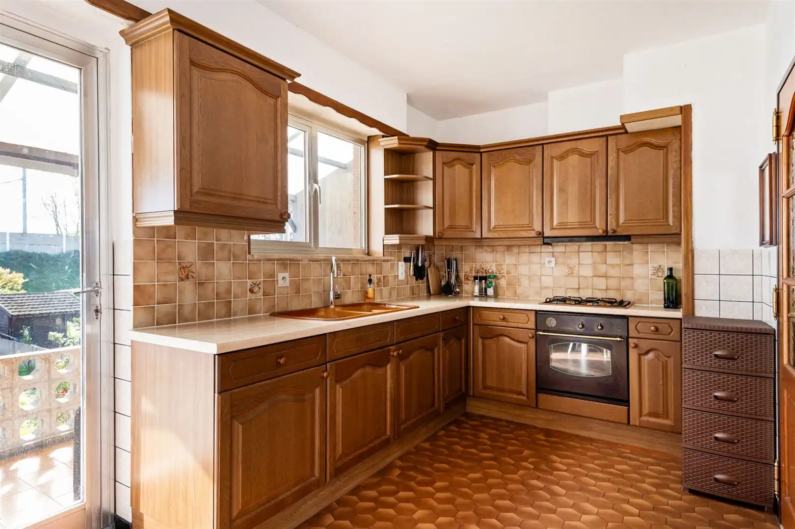 Ruime bel-etagewoning op ca. 350m2 met 3 slaapkamers foto 5