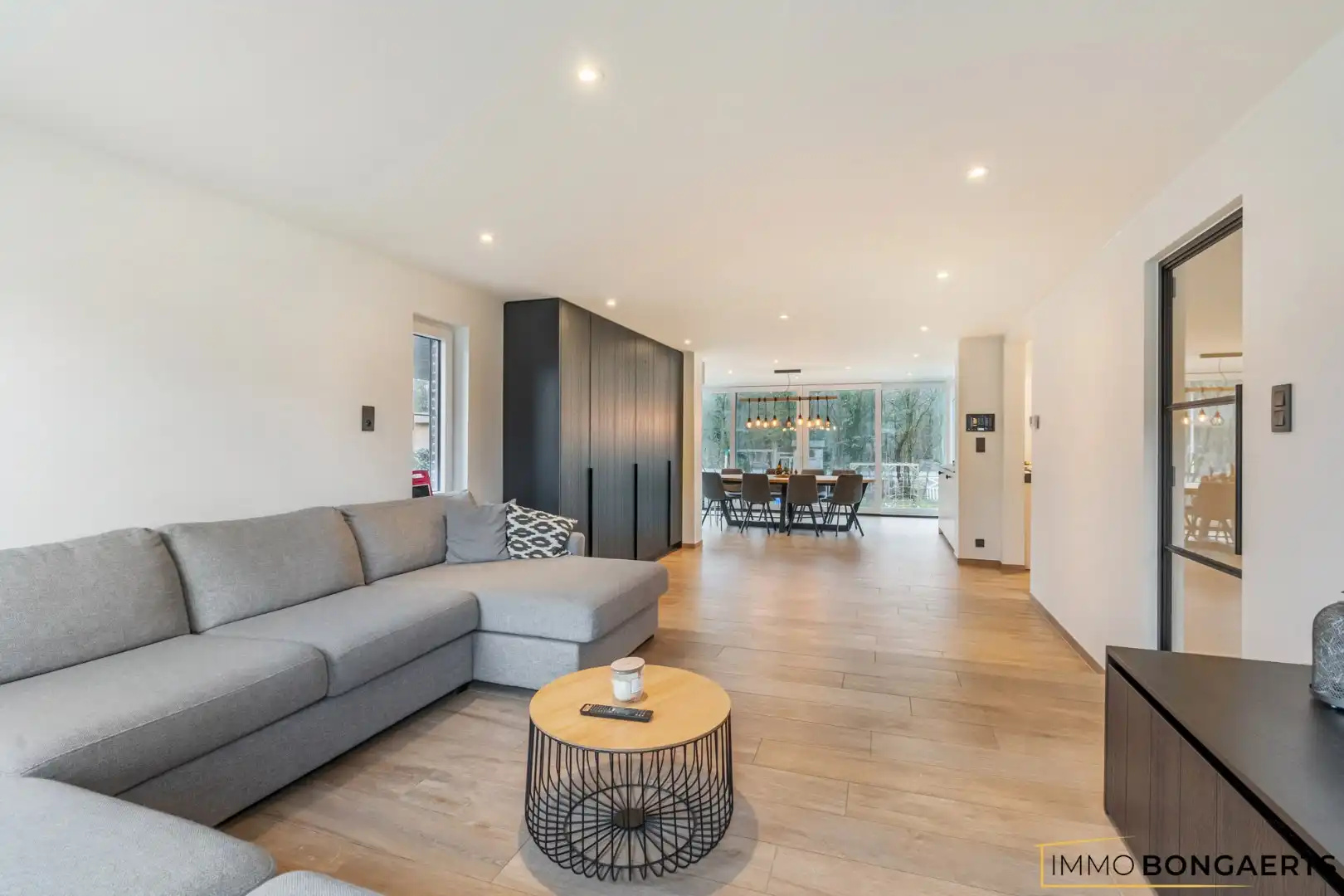 Gerenoveerde woning met 4 slaapkamers op rustige ligging foto 6