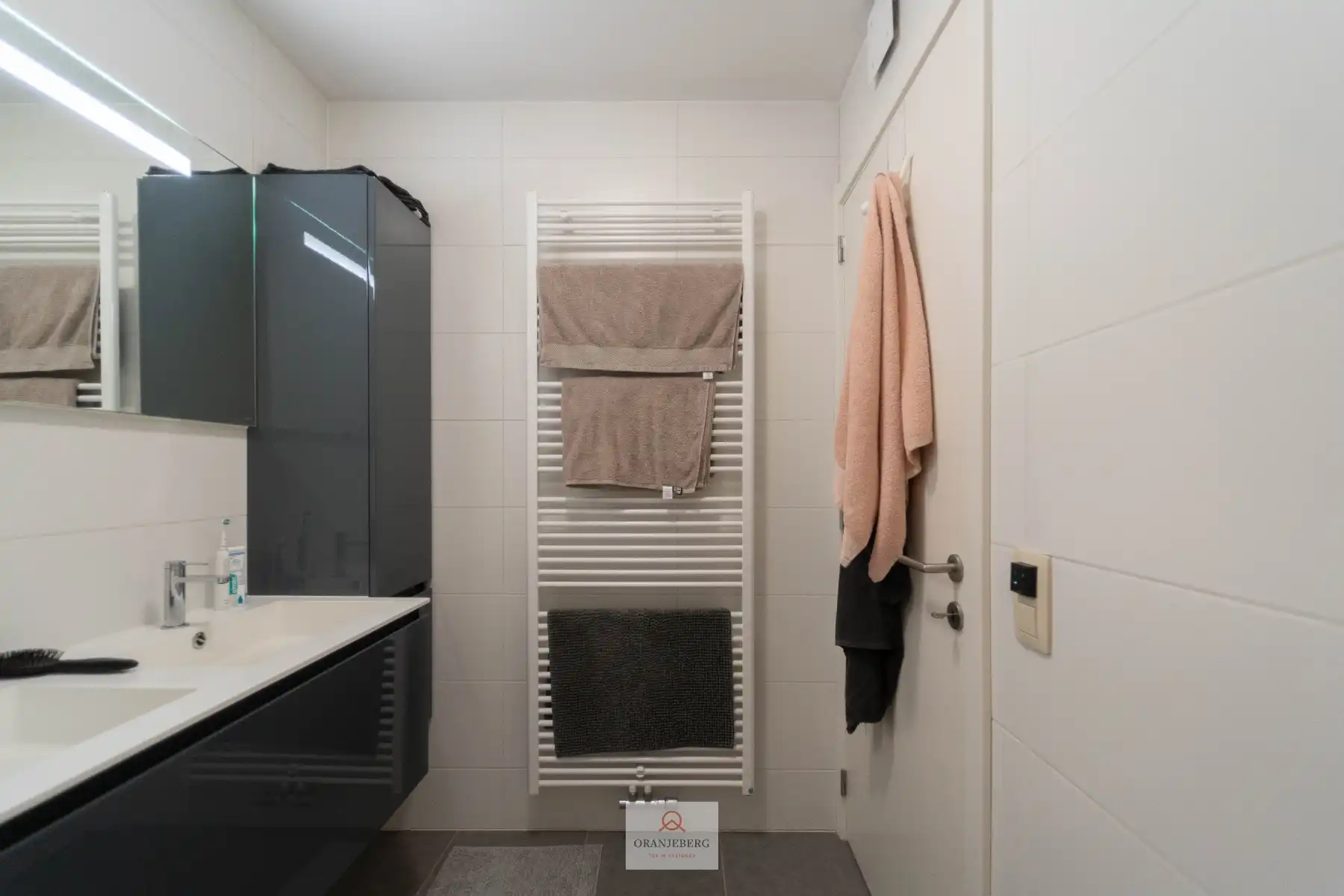 Gelijkvloers 2 slaapkamerappartement met ruime tuin foto 21
