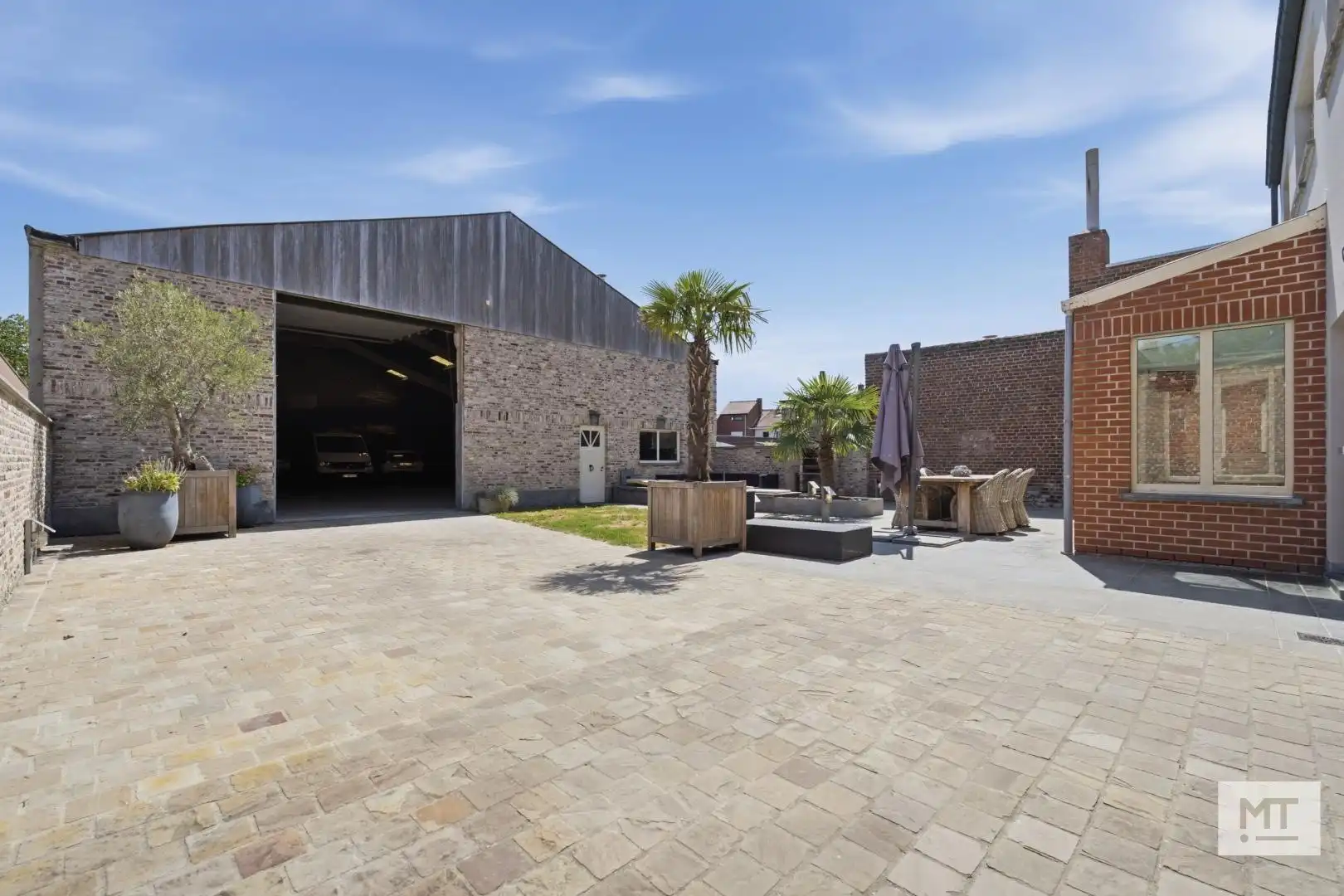 Ruime, instapklare woning met loods in het centrum van Wervik foto 3