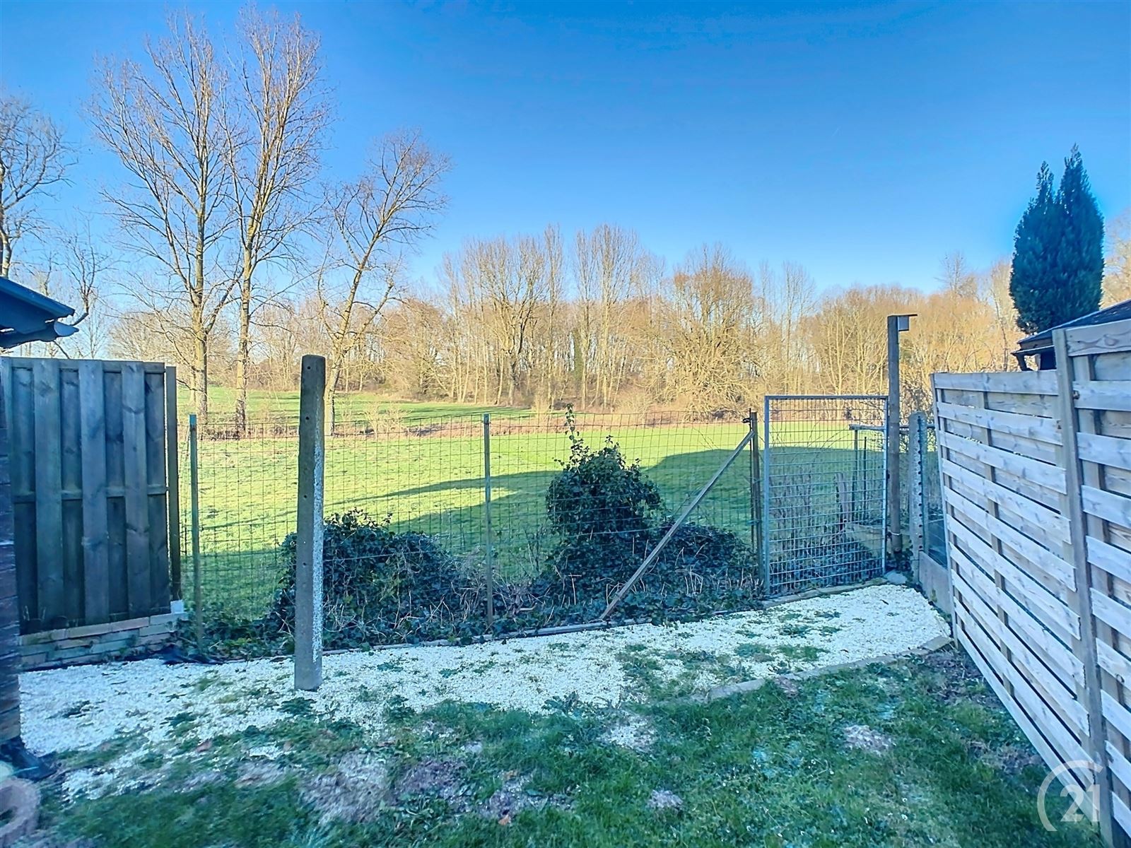 Gerenoveerde woning met tuin in rustige straat foto 4