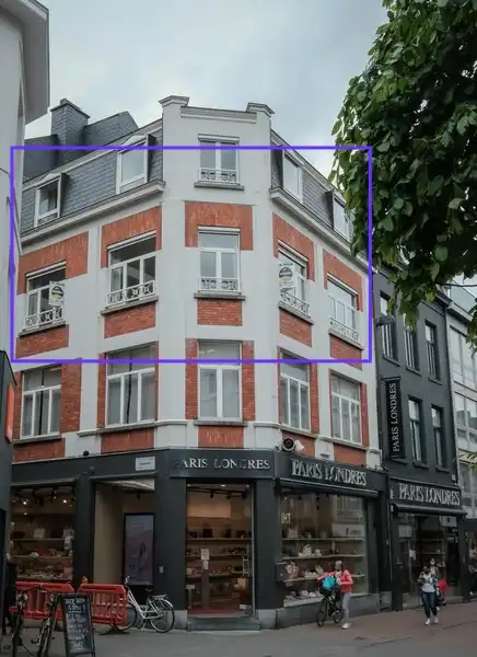 Prachtige duplex in centrum Hasselt met lift met opp van 125m2. foto {{pictureIndex}}