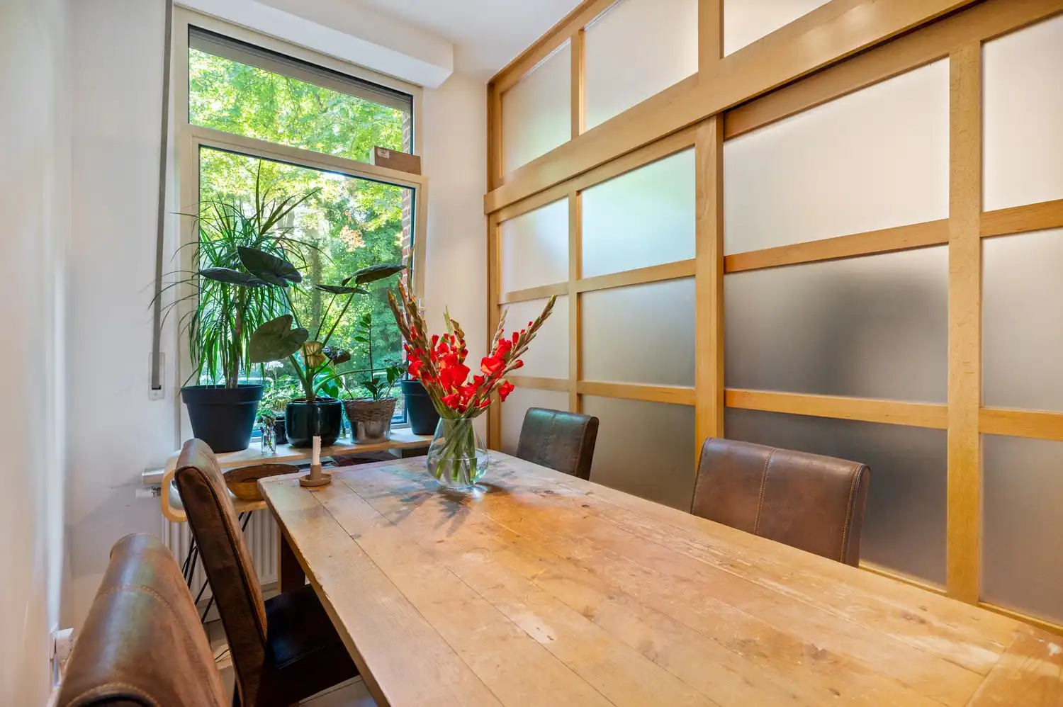 Instapklare, gerenoveerde woning met 3 slaapkamers nabij hartje Lier foto 5