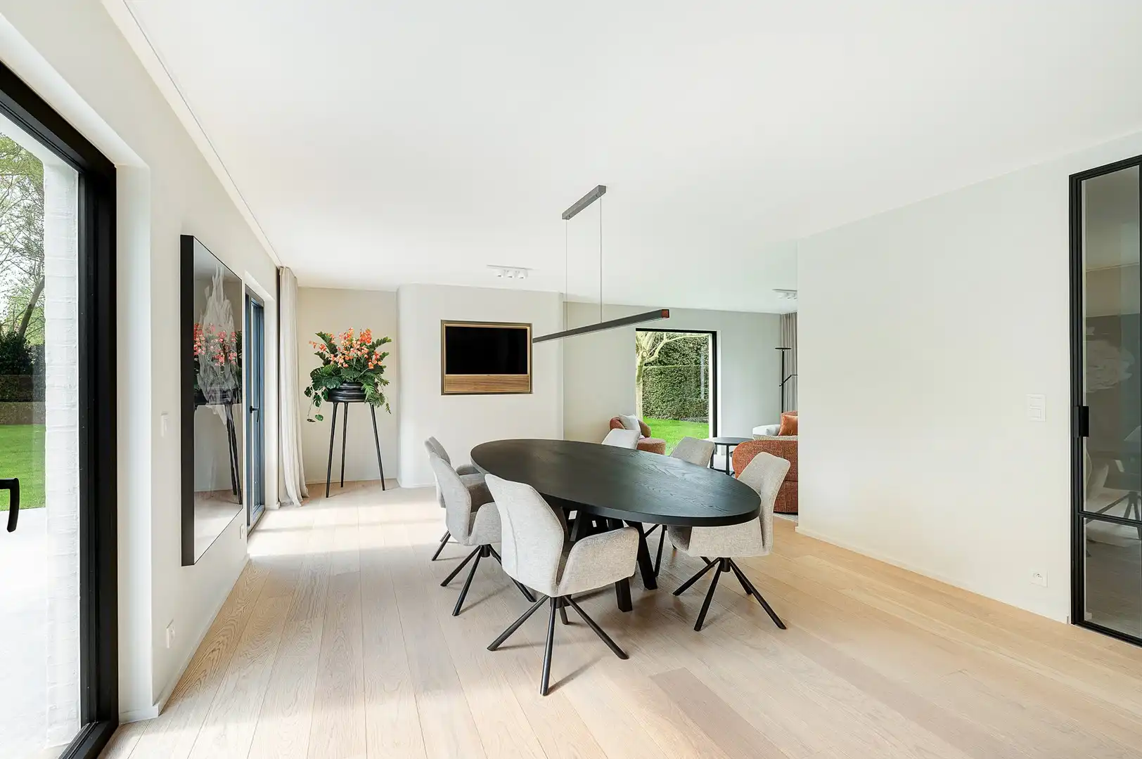 Prachtig gerenoveerde villa, rustig gelegen in een residentiële omgeving aan de rand van Knokke. foto 7