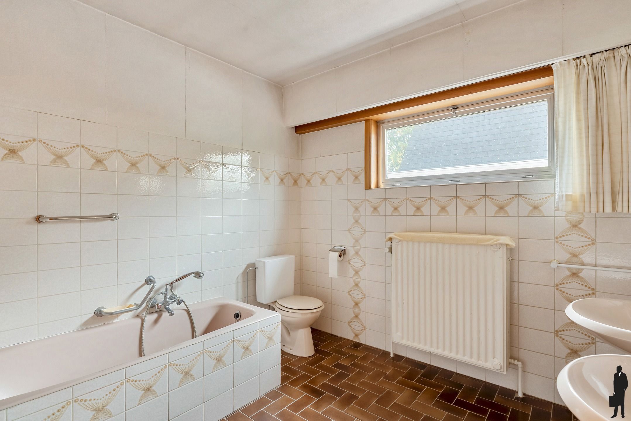 Ruime en rustig gelegen villa (341 m²) met 5 slk op een mooi perceel van 942 m². foto 21