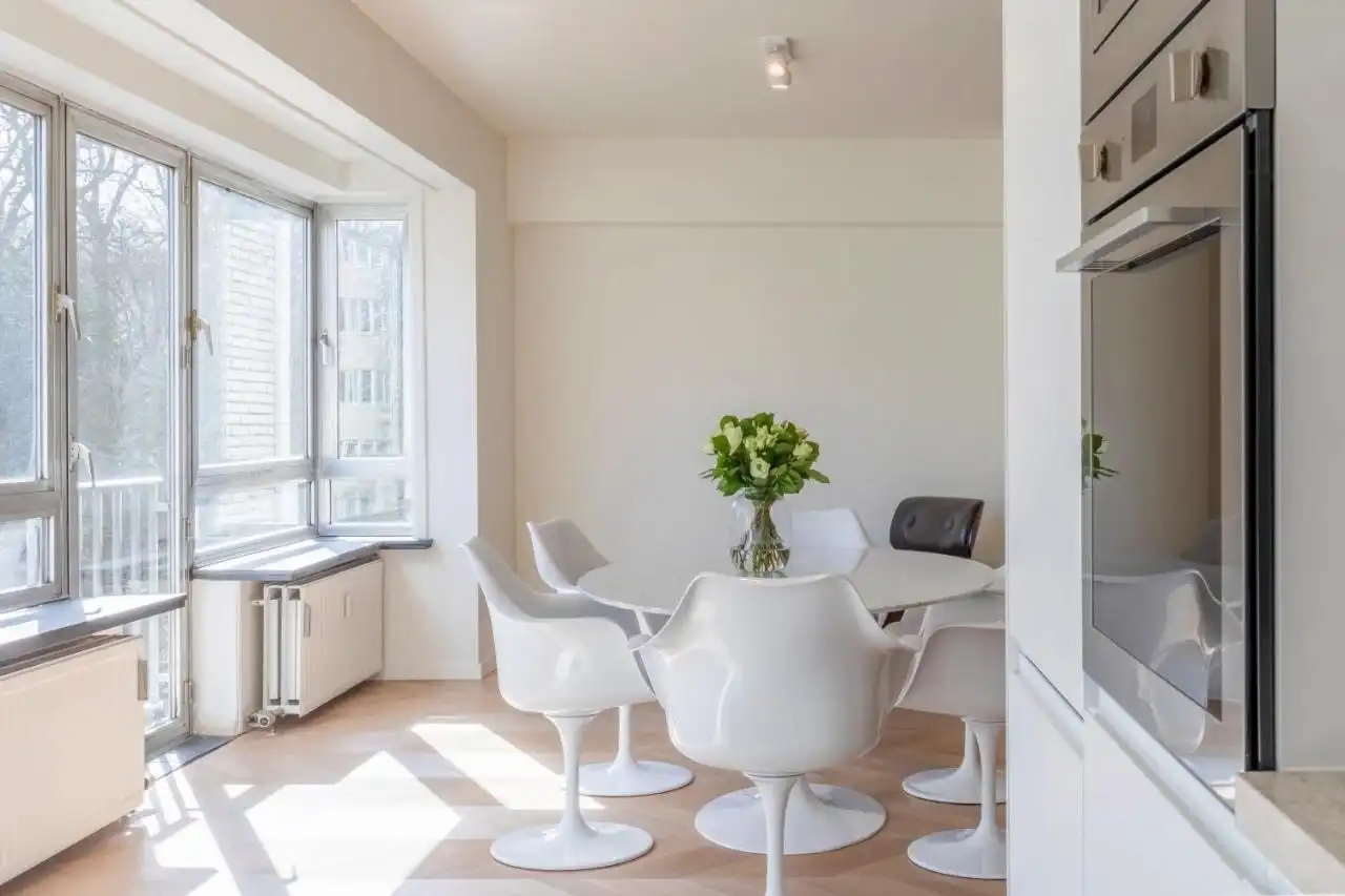 Exclusief gerenoveerd 3-slaapkamerappartement met prachtig zicht op het Citadelpark en parkeerplaats foto 2