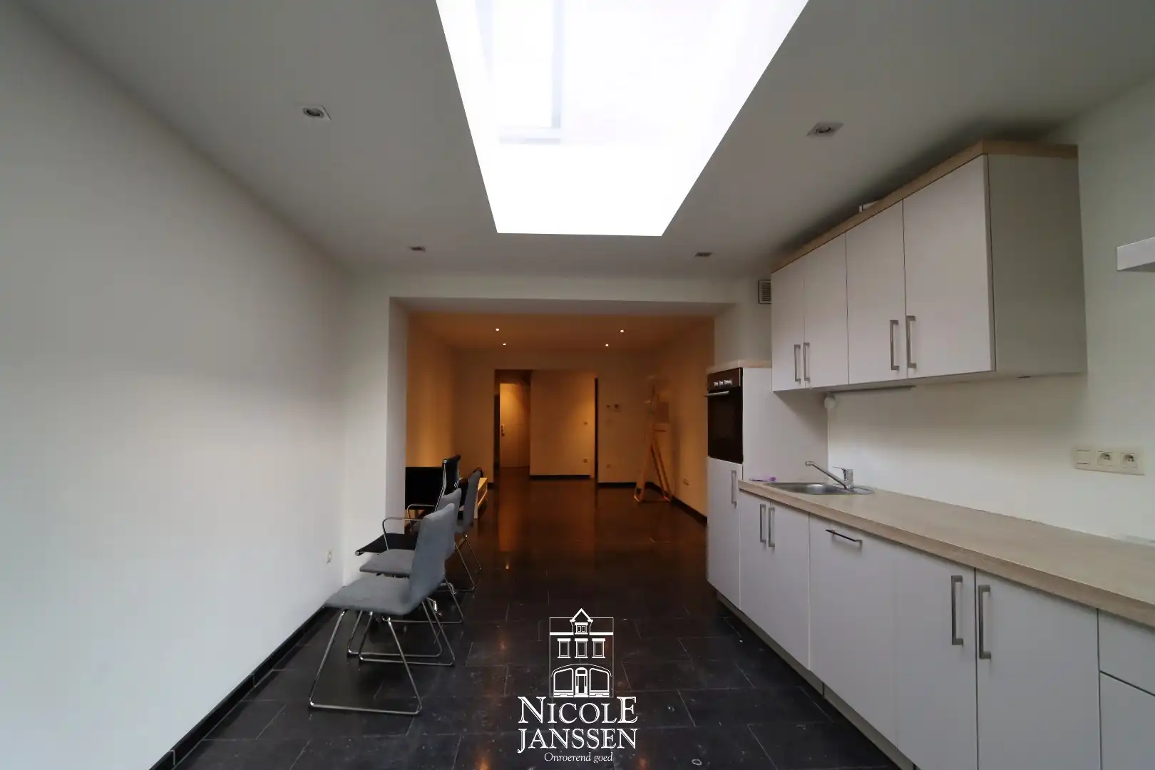 Nieuwbouwwoning met tuintje foto 3