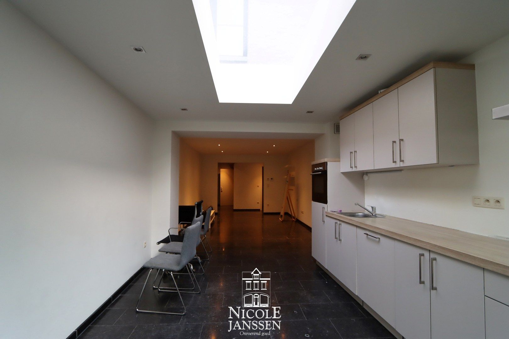 Nieuwbouwwoning met tuintje foto 3