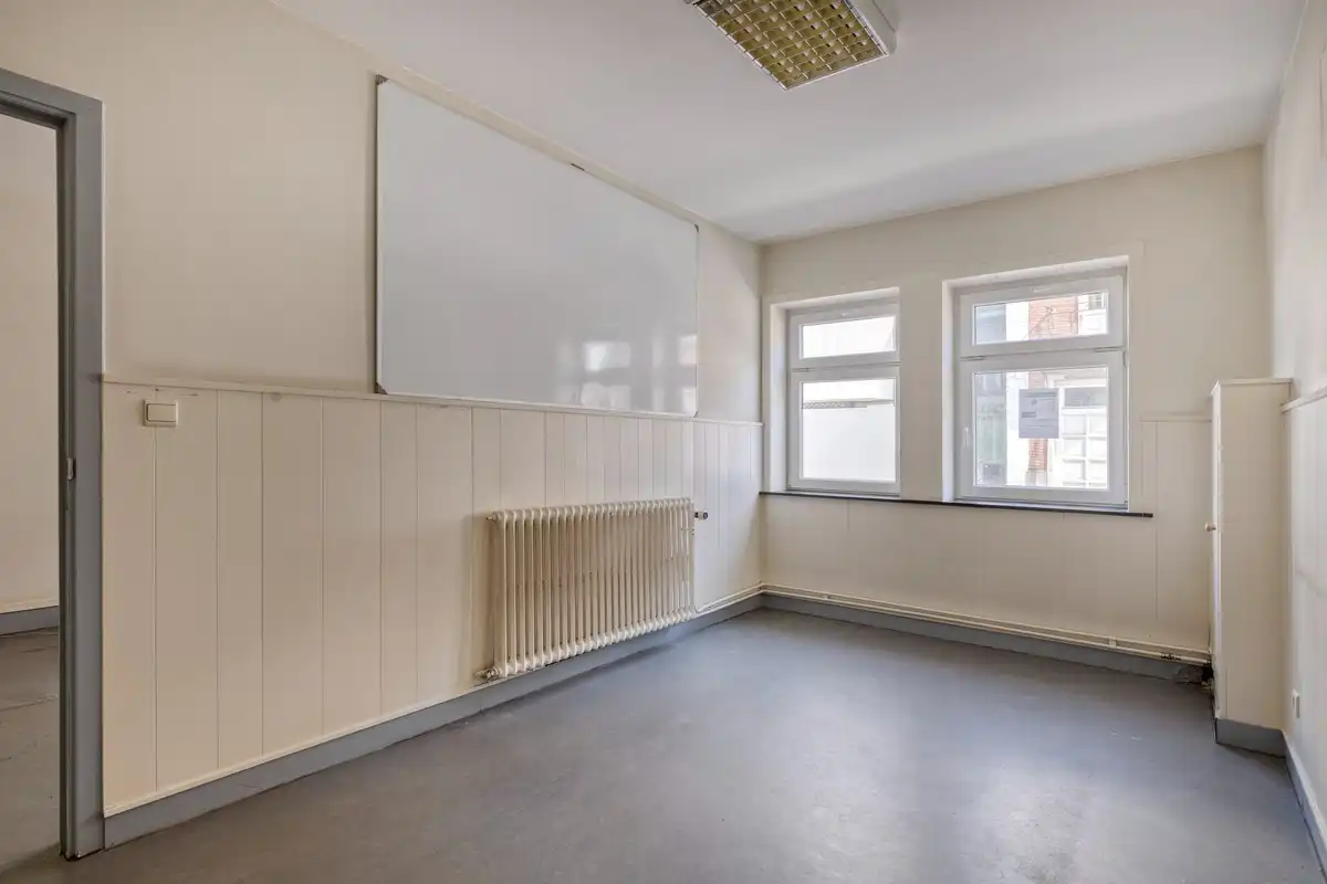 Multifunctioneel gebouw in het centrum van Merchtem. foto 6